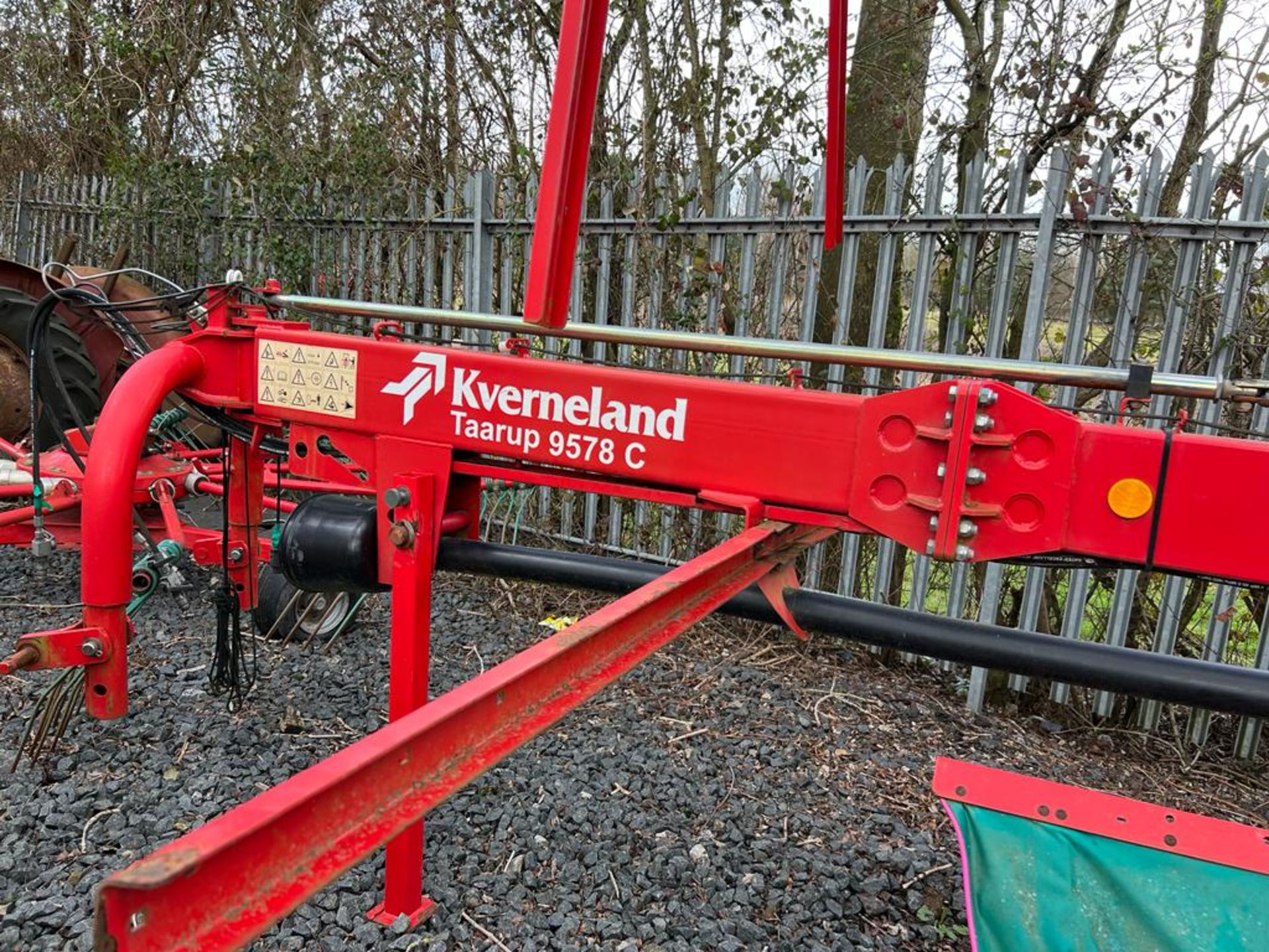 KVERNELAND TAARUP 9578C TWIN ROTO RAKE , 2013, SOLD AS SEEN - Image 11 of 13