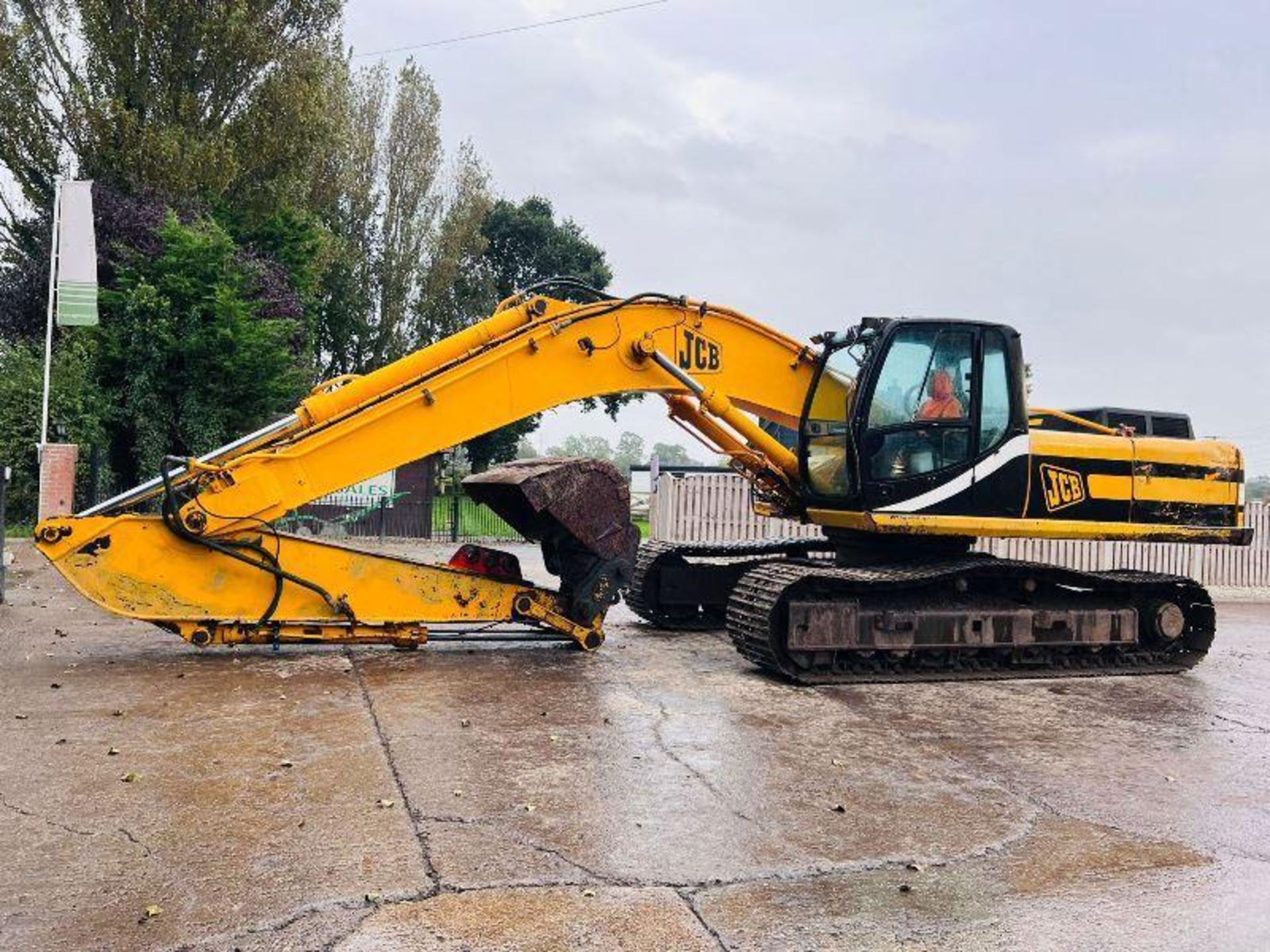 JCB JS330 TRACKED EXCAVATOR C/W QUICK HITCH AND BUCKET - Image 4 of 16