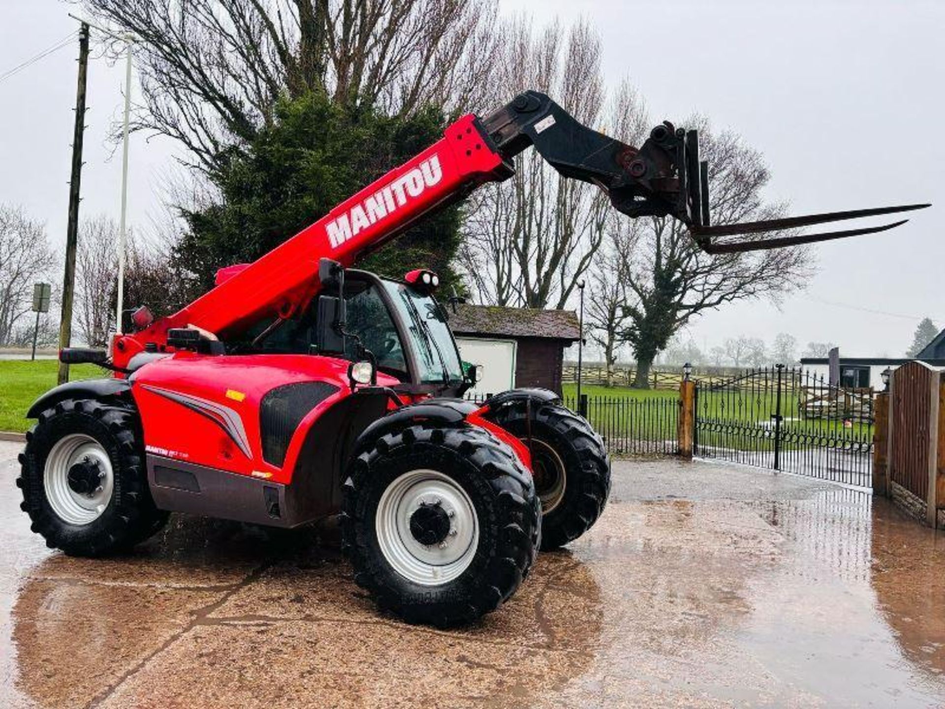MANITOU MLT735 4WD TELEHANDLER *AG-SPEC, YEAR 2015, 5920 HOURS* C/W PUH