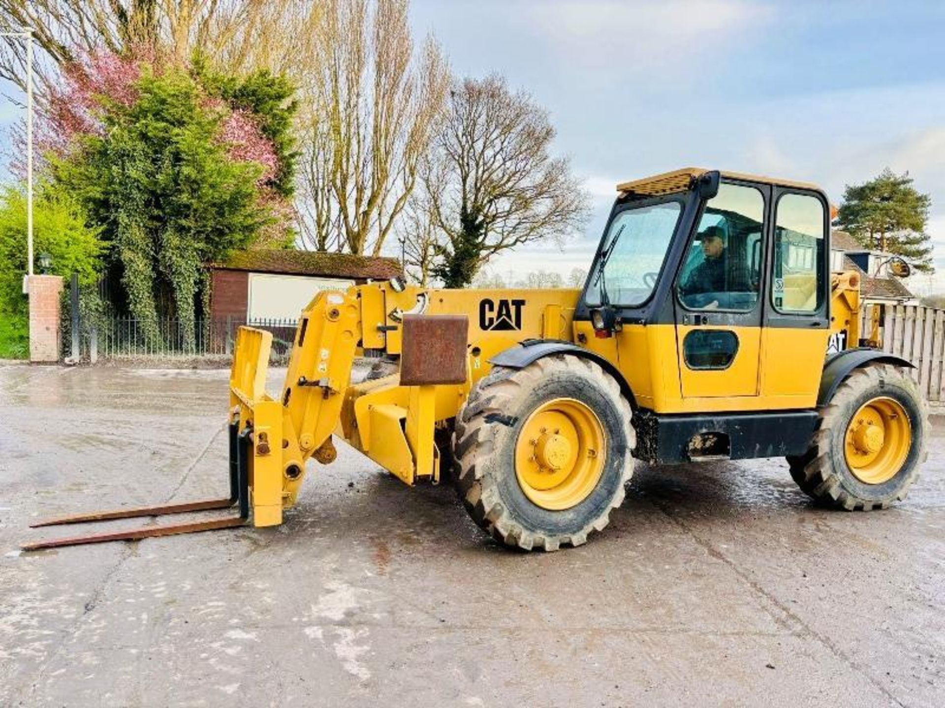 CATERPILLAR TH63 4WD TELEHANDLER C/W SWAY & PALLET TINES 