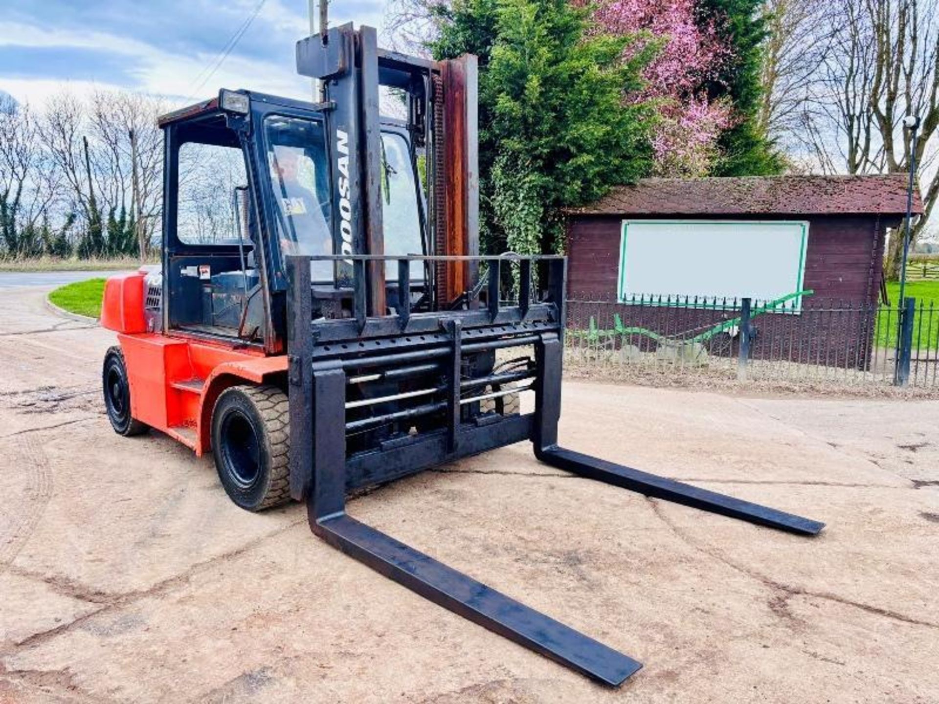 DOOSAN D706-5 7 TON DIESEL FORKLIFT *YEAR 2013* C/W SIDE SHIFT - Image 15 of 16