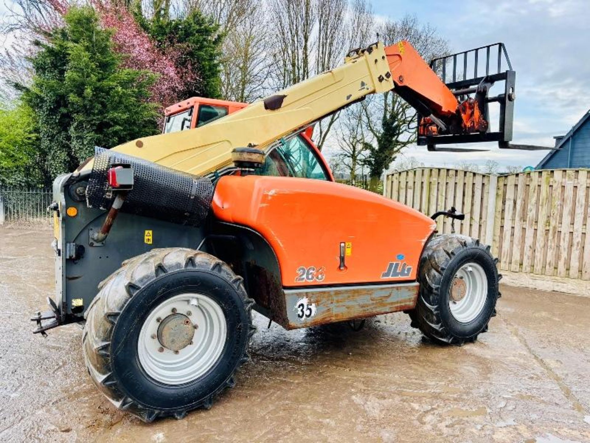 JLG 266 4WD TELEHANDLER *ROAD REGISTERED* C/W PALLET TINES  - Image 7 of 15