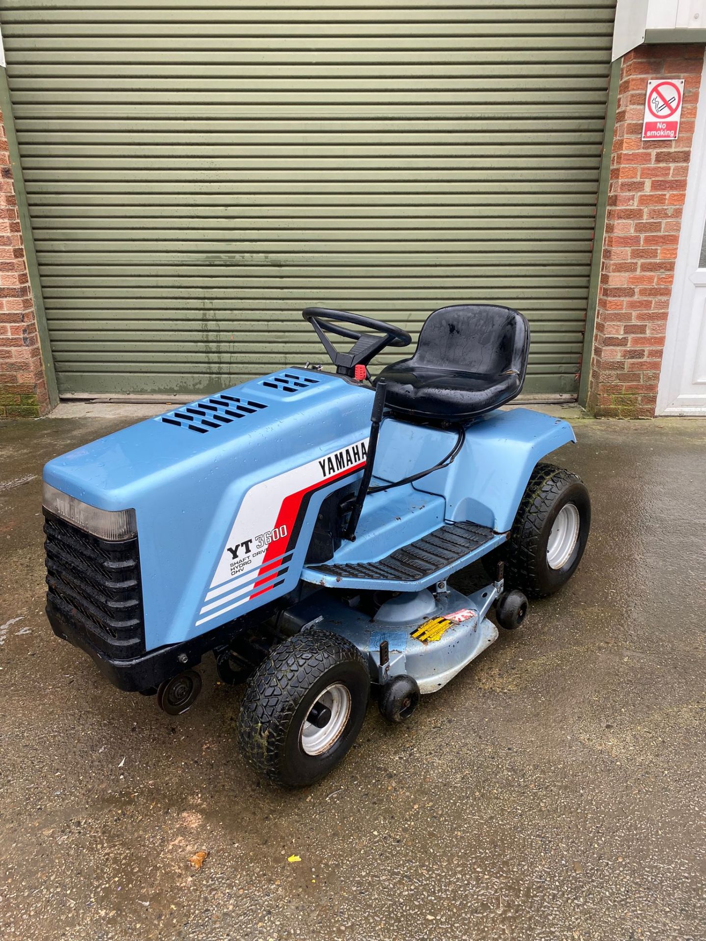 YAMAHA YT3600 RIDE ON MOWER VINTAGE WITH KEYS AND MANUAL