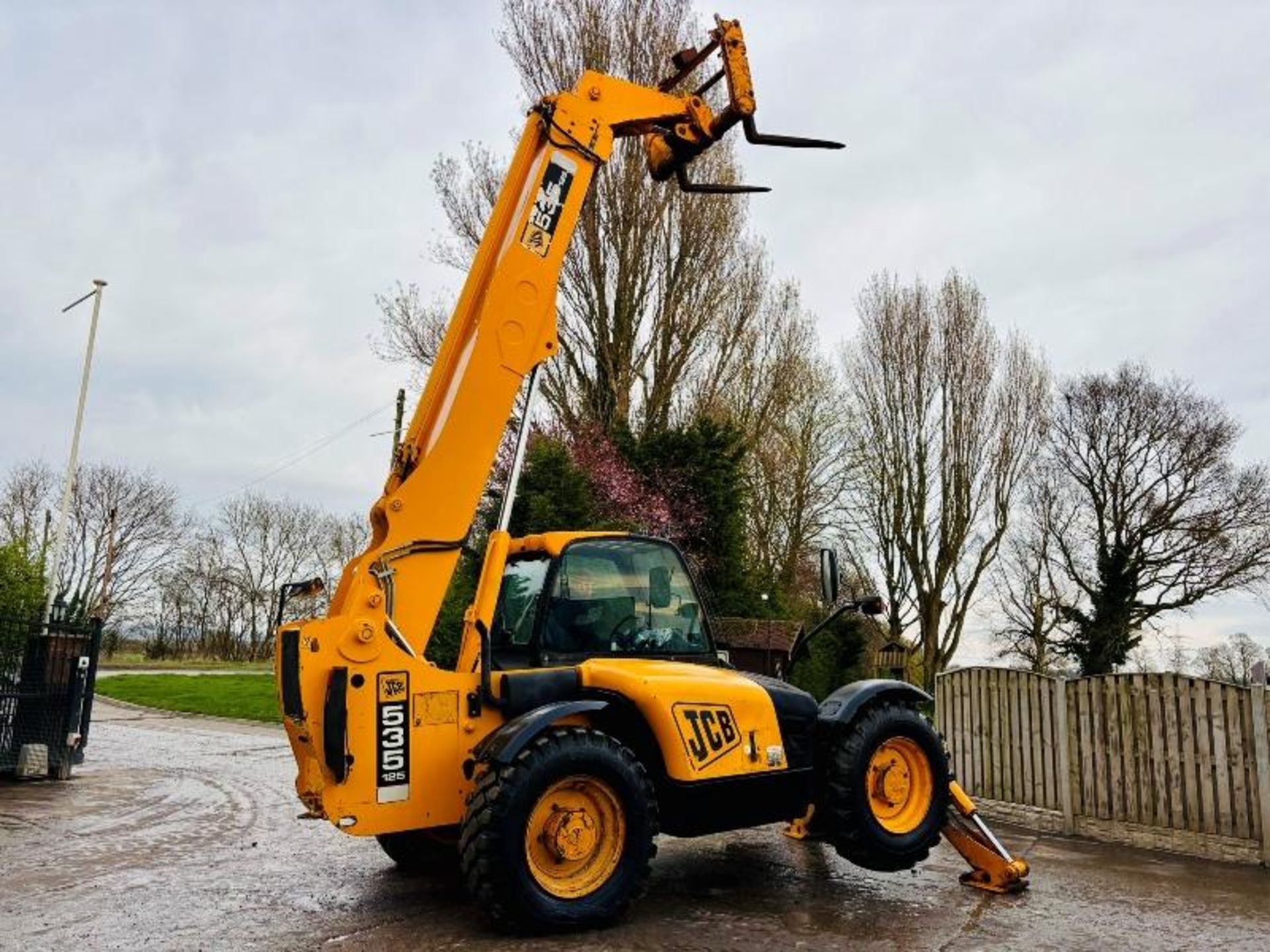 JCB 535-125 4WD TELEHANDLER *12.5 METER REACH* C/W PALLET TINES - Bild 12 aus 17