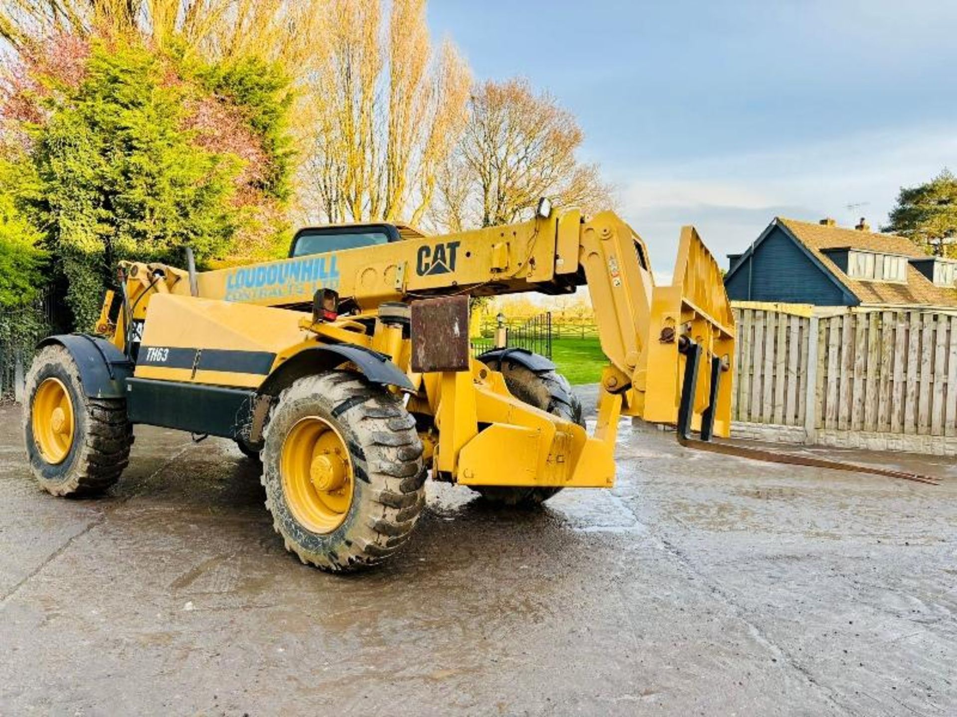 CATERPILLAR TH63 4WD TELEHANDLER C/W SWAY & PALLET TINES  - Image 8 of 18