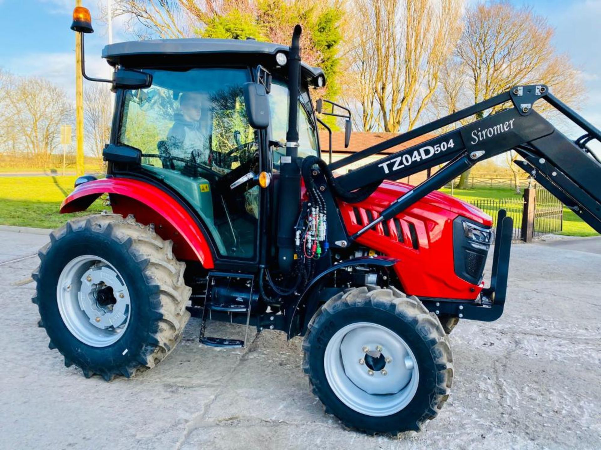 BRAND NEW SIROMER 504 4WD TRACTOR WITH SYNCHRO CAB AND LOADER - Image 7 of 18