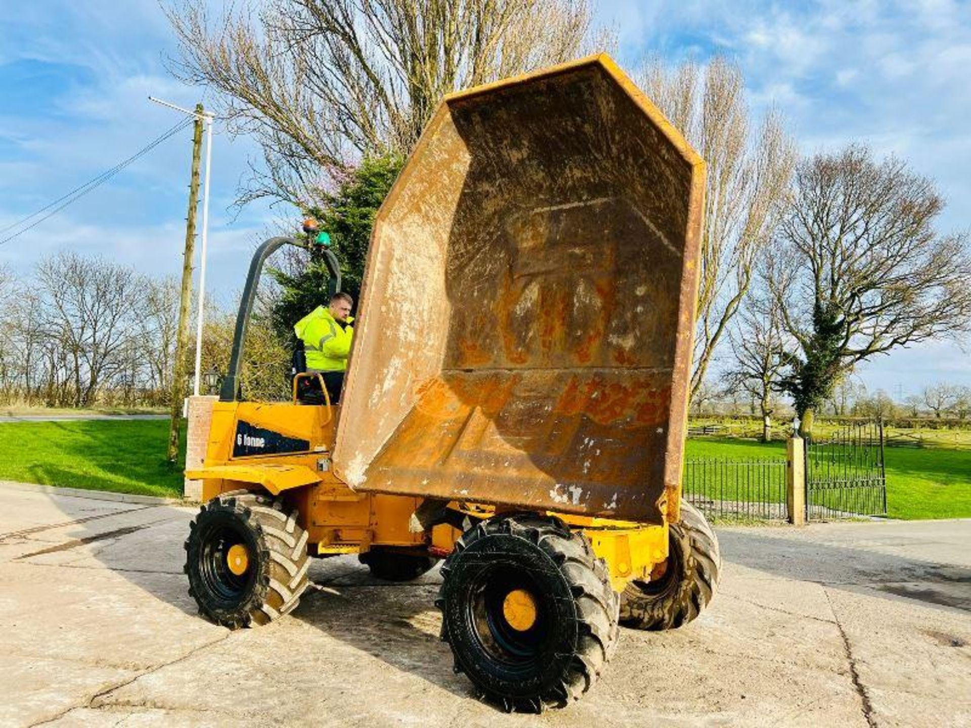 THWAITES 6 TON 4WD SWIVEL TIP DUMPER C/W PERKINS ENGINE - Image 3 of 19