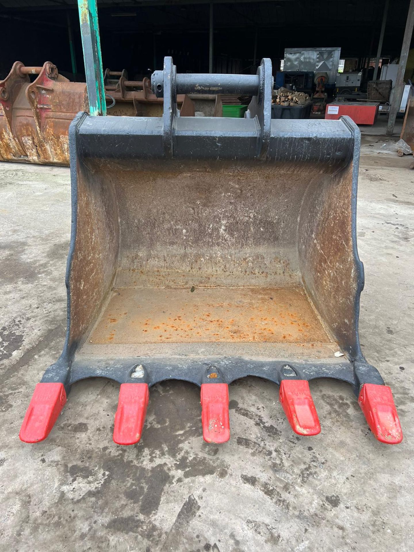 DIGGER BUCKET - 1560B, 520pg, 100 PINS - Image 2 of 3