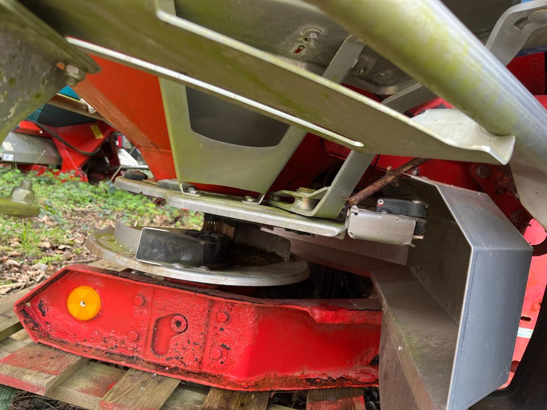 2012 KUHN 40.1 W FERTILISER SPREADER  - Image 2 of 8