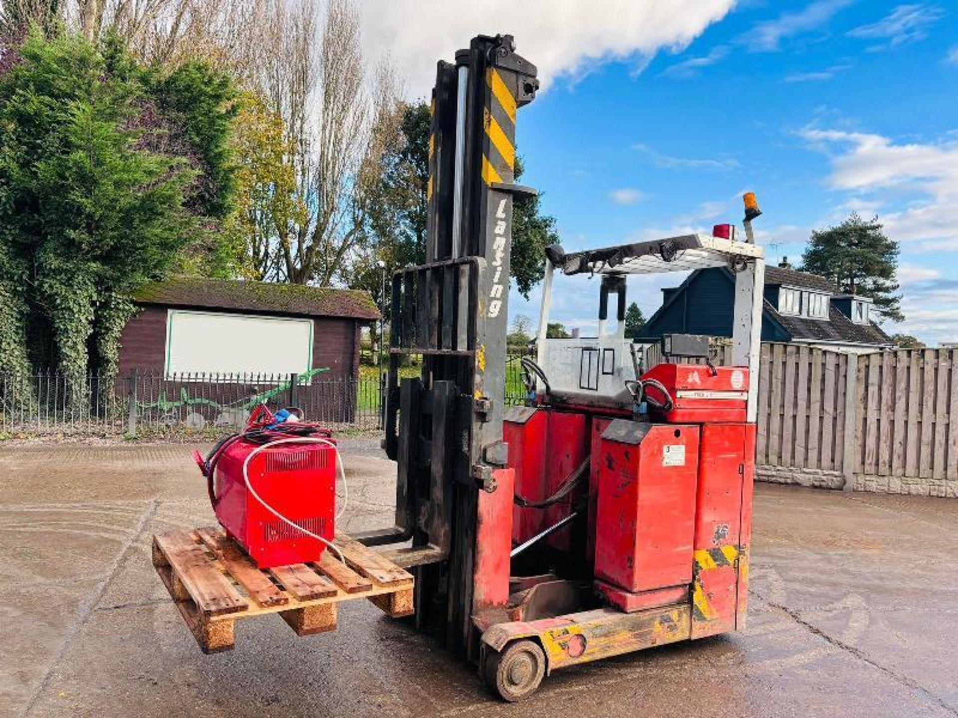 LANCING R16P TL BATTERY FORKLIFT C/W BATTERY CHARGER