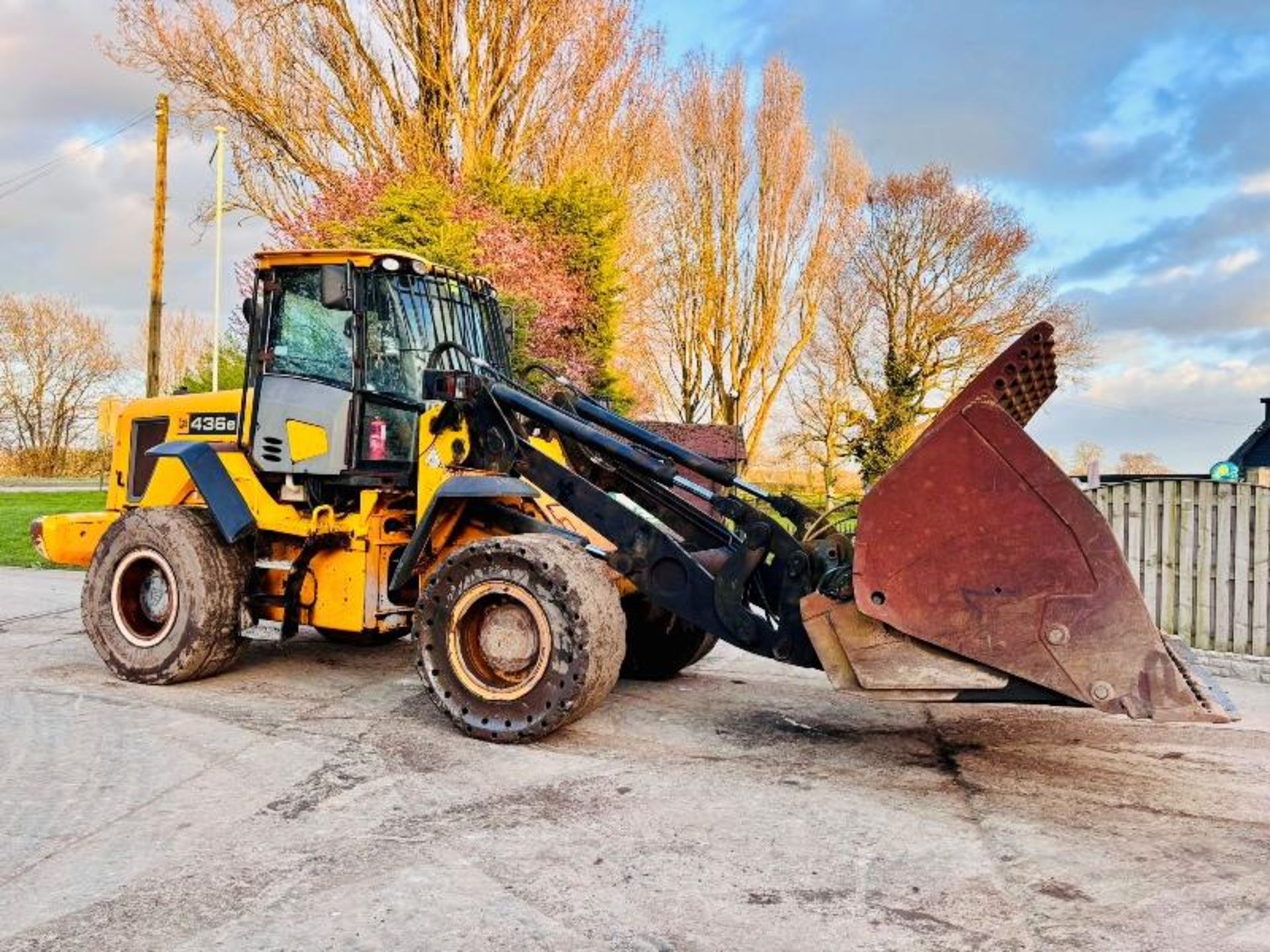 JCB 436E 4WD LOADING SHOVEL C/W TOE TIP BUCKET 