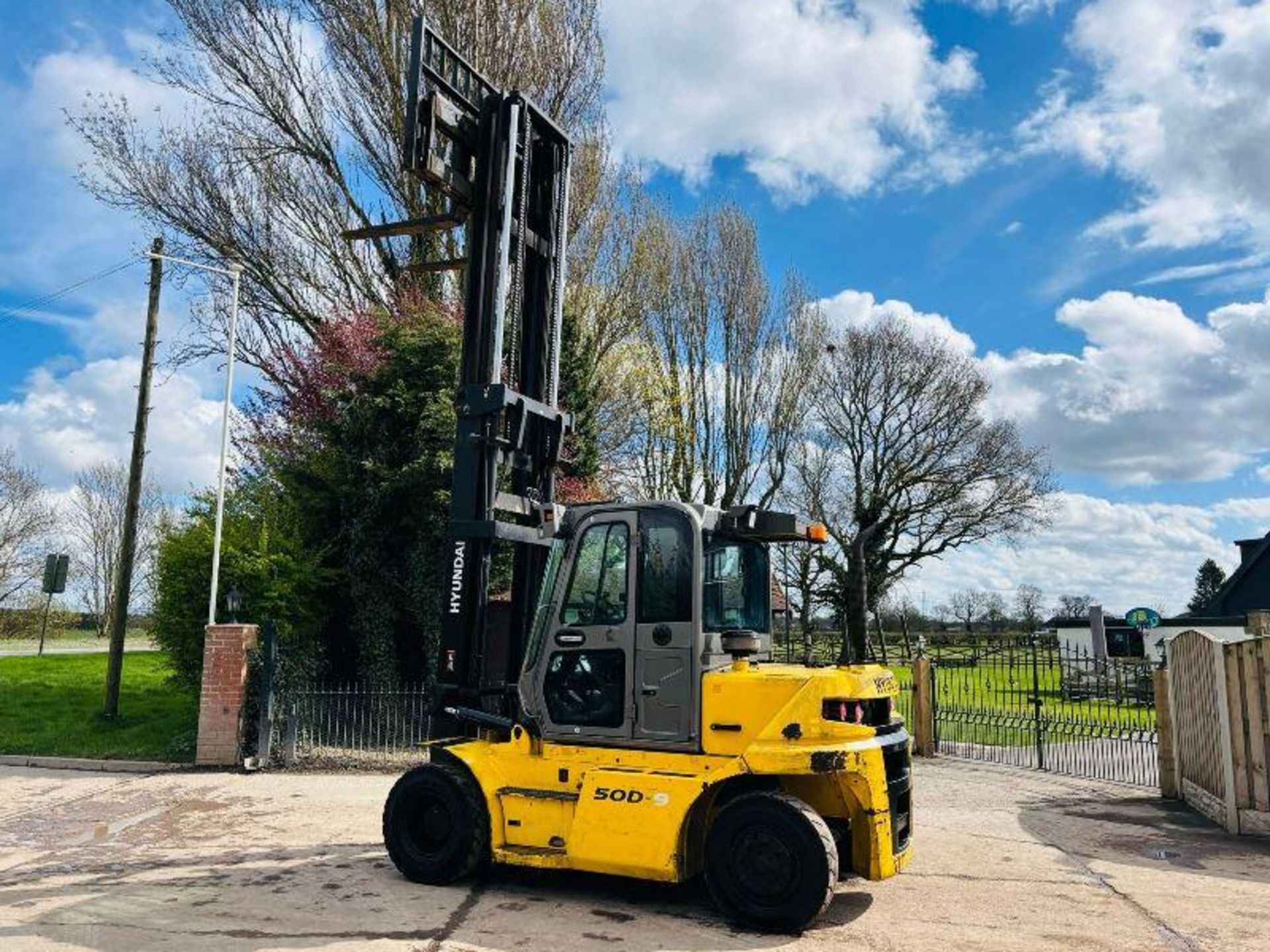 HYUNDAI 50D-9 DIESEL FORKLIFT *YEAR 2016, 5 TON LIFT* C/W SIDE SHIFT  - Image 12 of 19