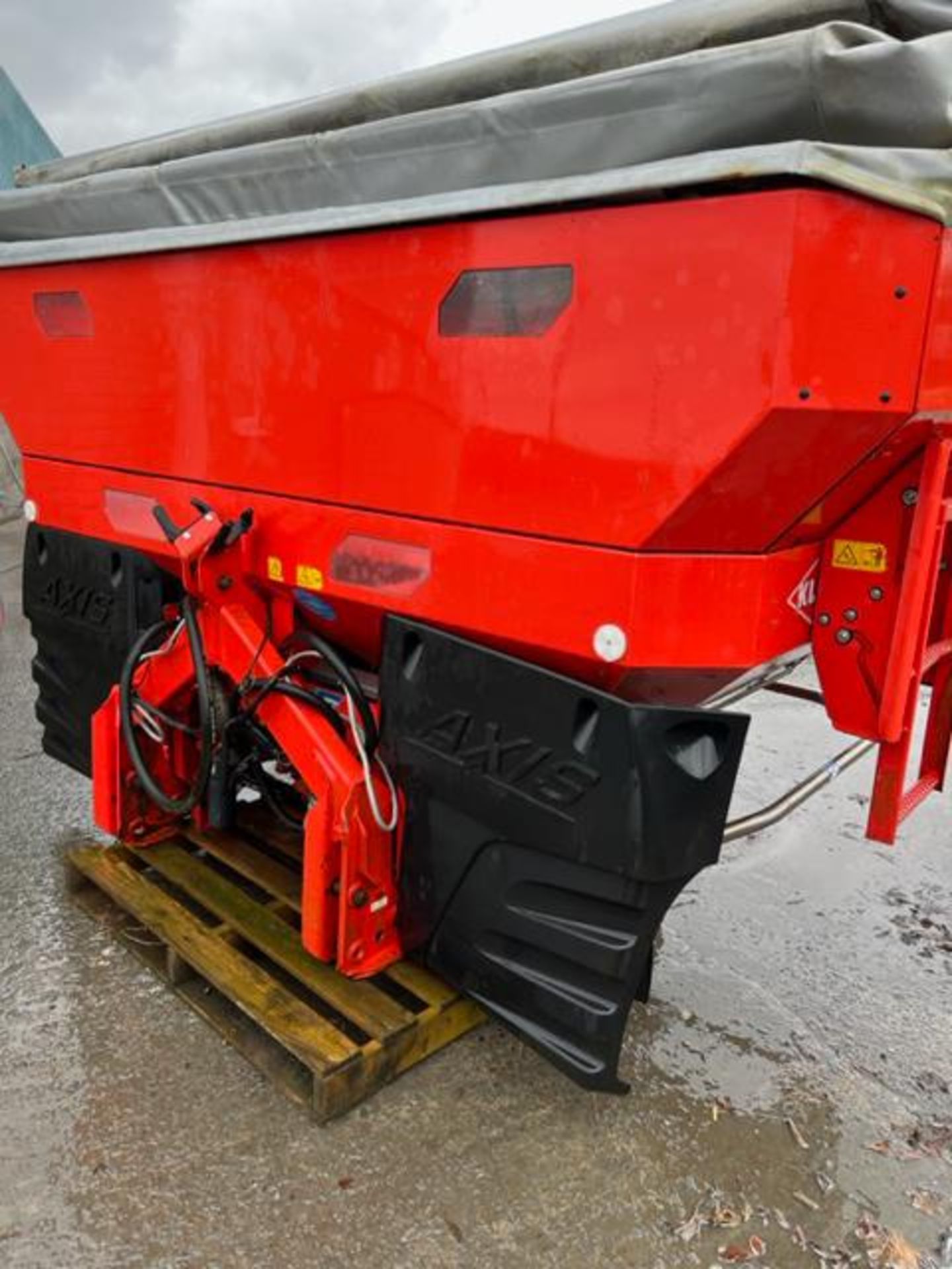 2013 KUHN AXIS 40.1 FERTILISER SPREADER - Image 5 of 8