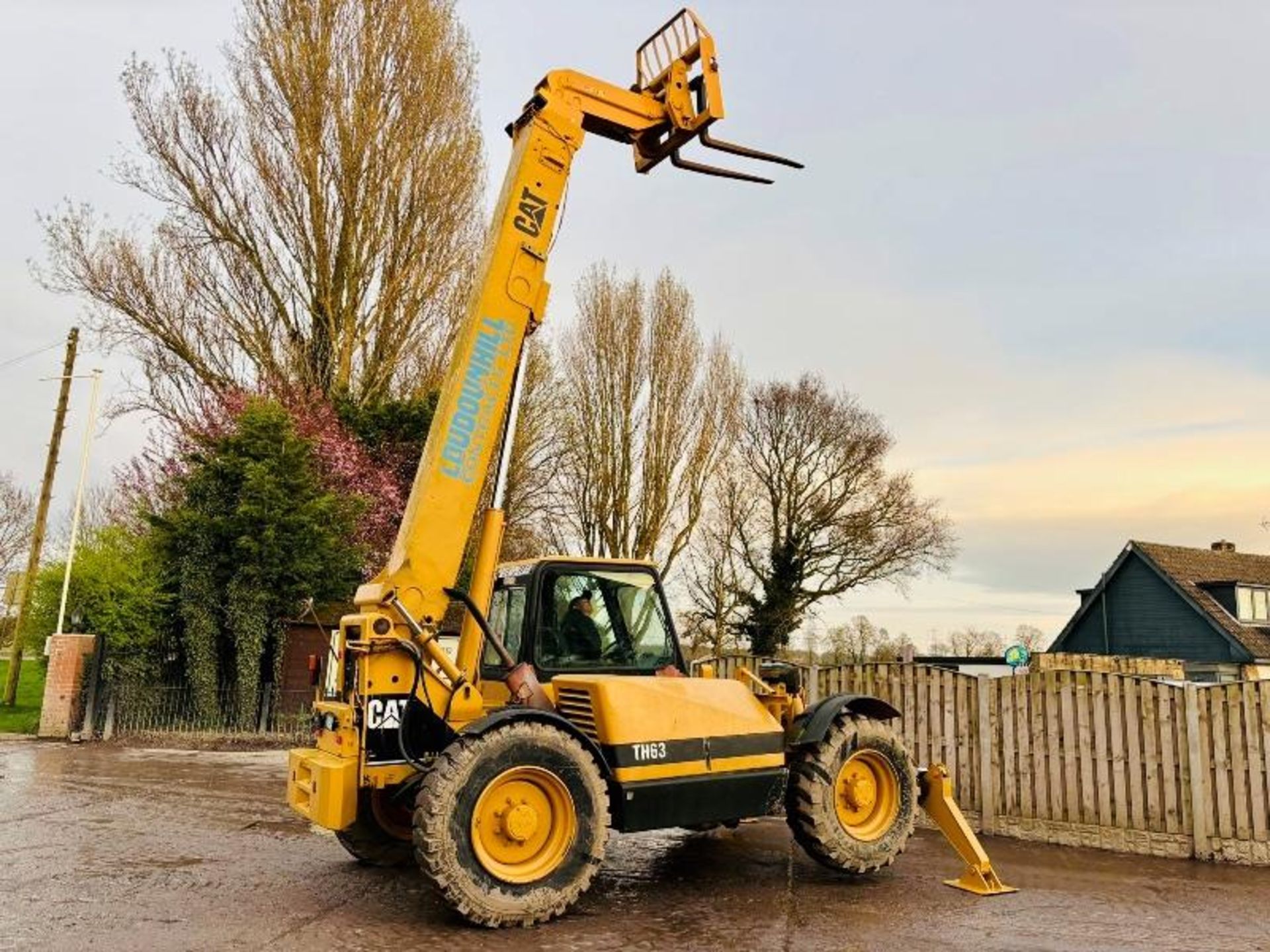 CATERPILLAR TH63 4WD TELEHANDLER C/W SWAY & PALLET TINES  - Image 5 of 18