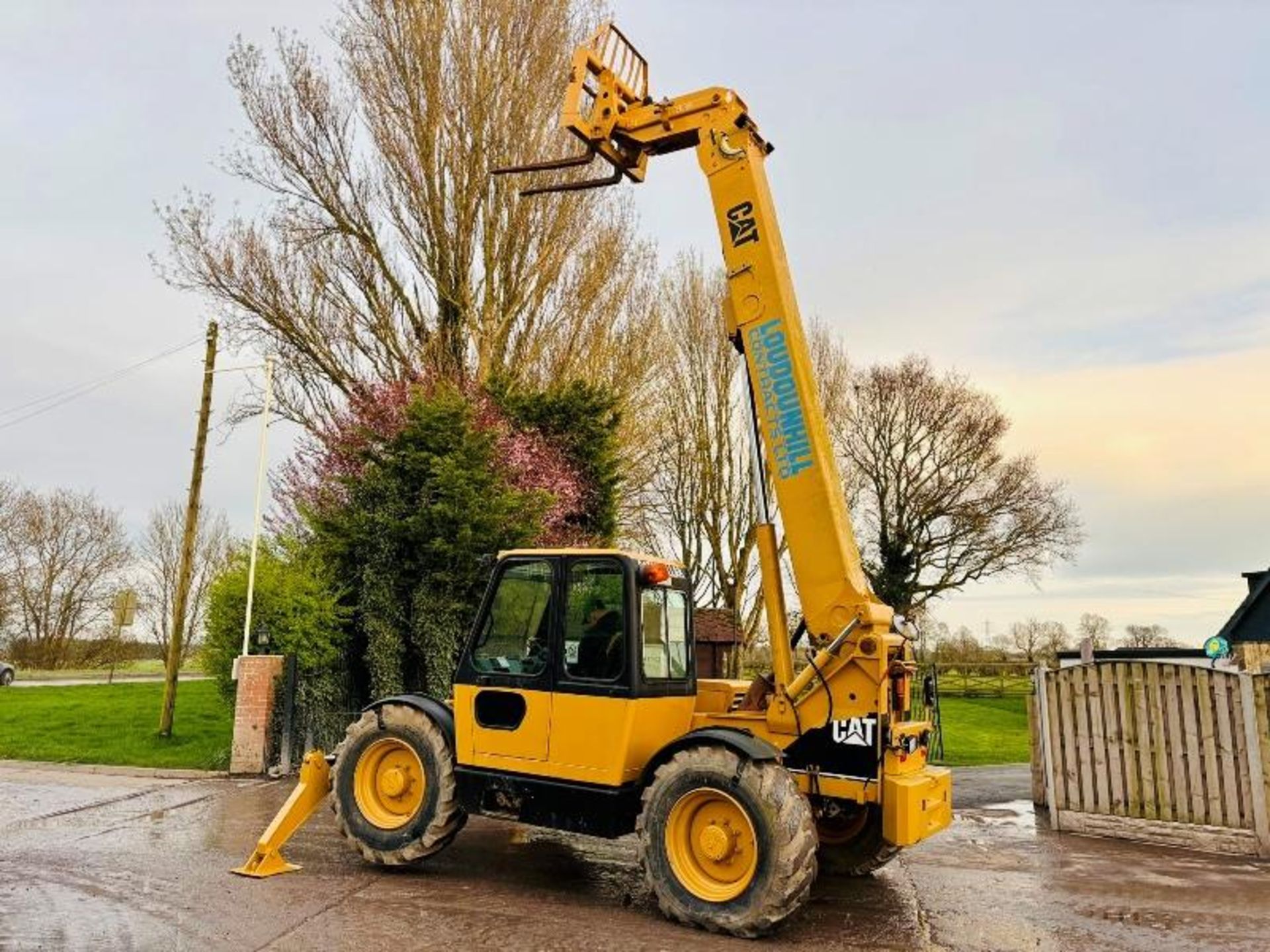 CATERPILLAR TH63 4WD TELEHANDLER C/W SWAY & PALLET TINES  - Image 12 of 18