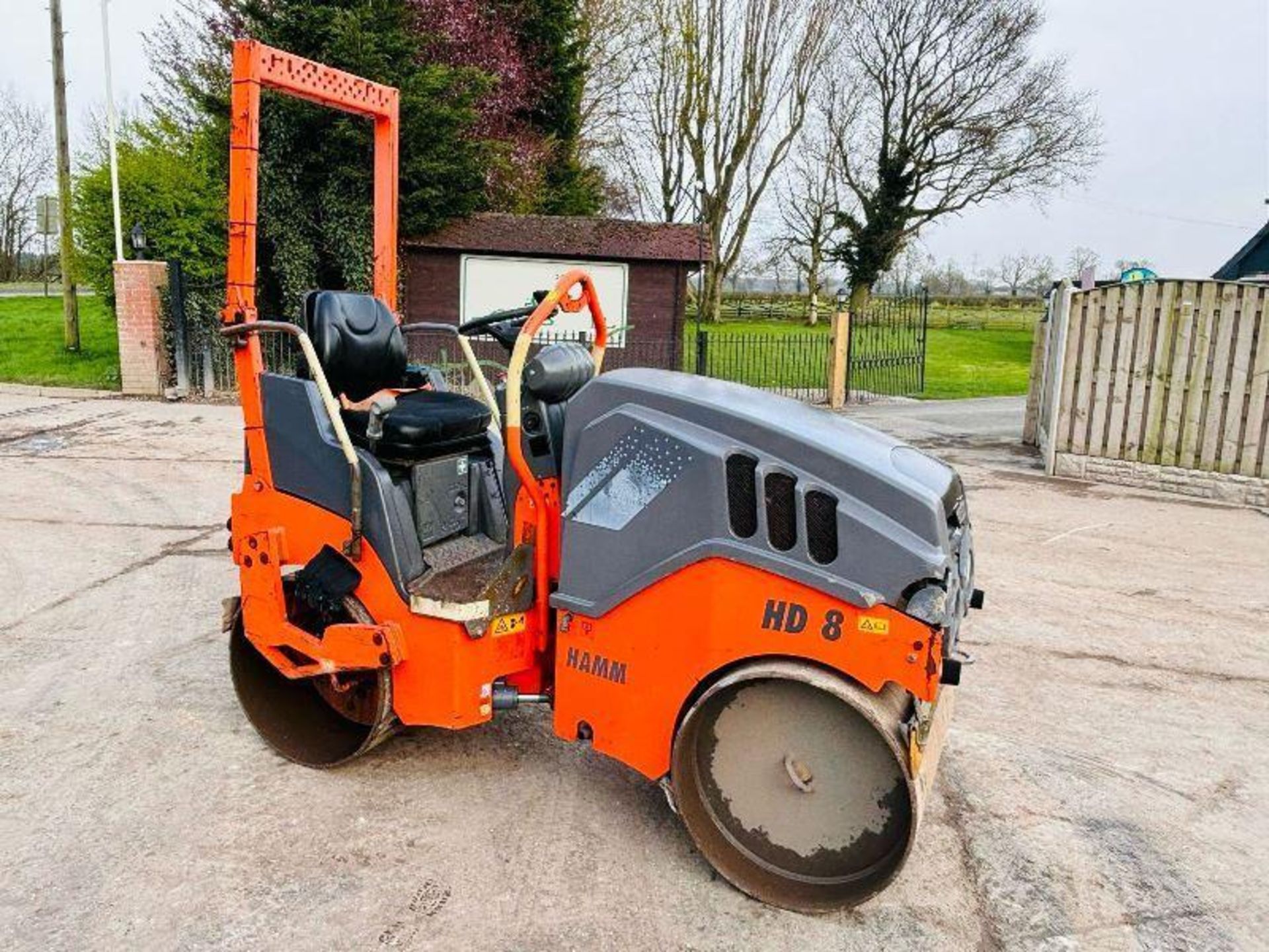 HAMM HD8 DOUBLE DRUM ROLLER *YEAR 2014, 497 HOURS* C/W ROLE BAR 