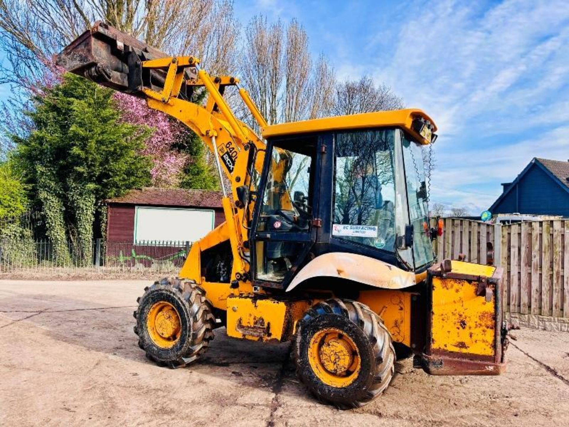 JCB 2CX 4WD LOADING SHOVEL C/W 4 WHEEL STEER & SIDE TIP BUCKET - Image 4 of 16