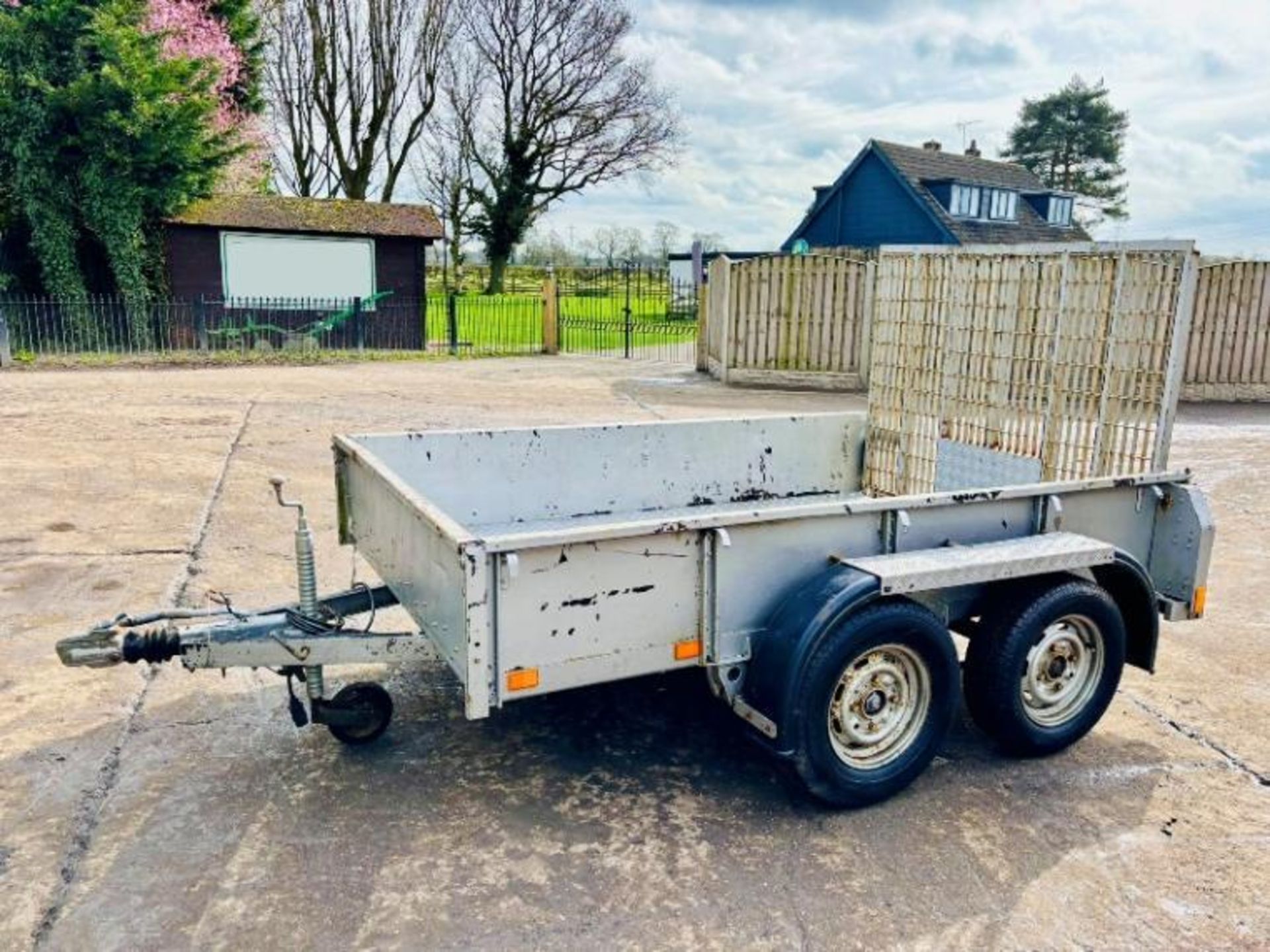 TWIN AXLE PLANT TRAILER C/W LOADING RAMP