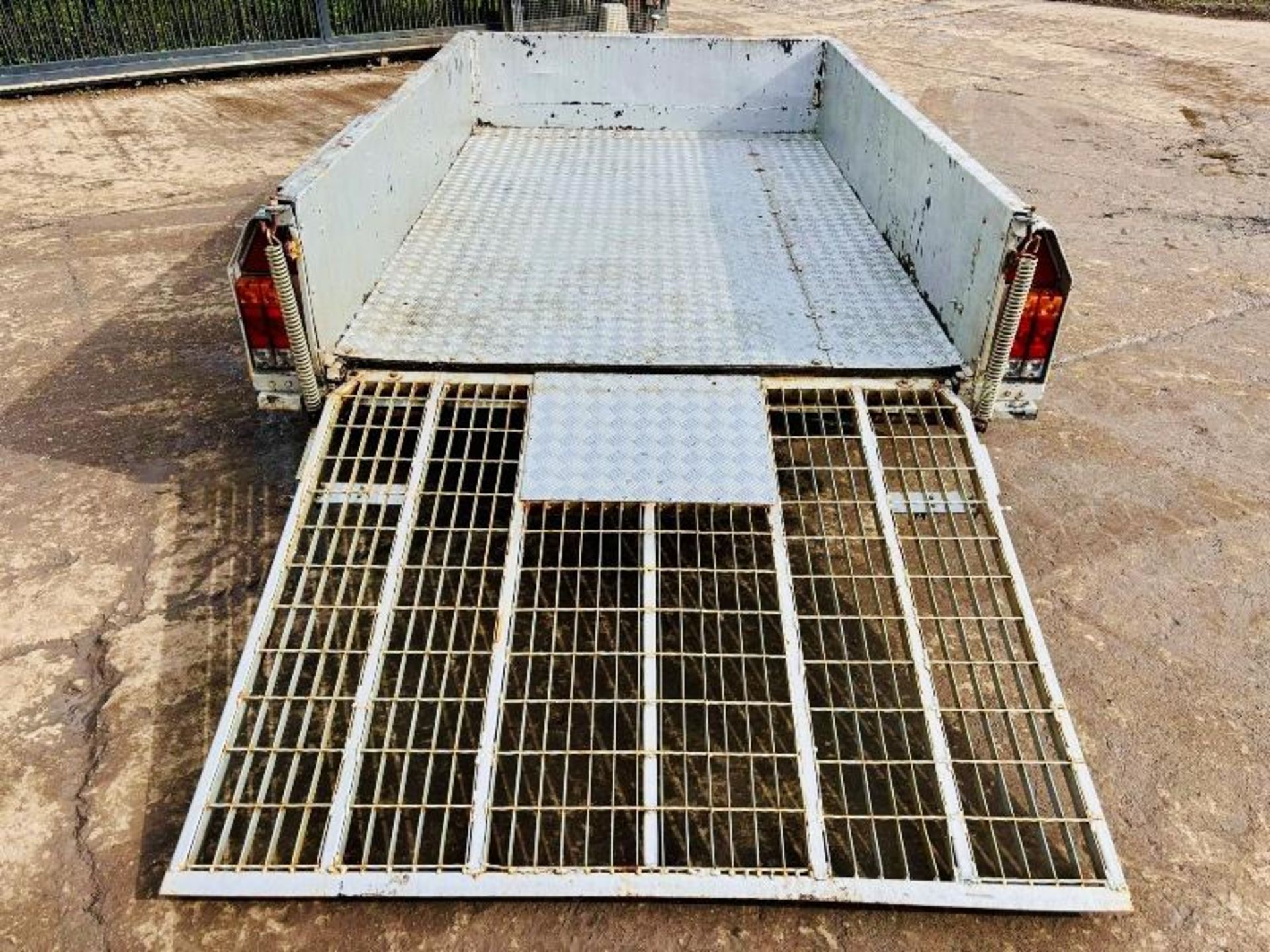 TWIN AXLE PLANT TRAILER C/W LOADING RAMP - Image 4 of 7