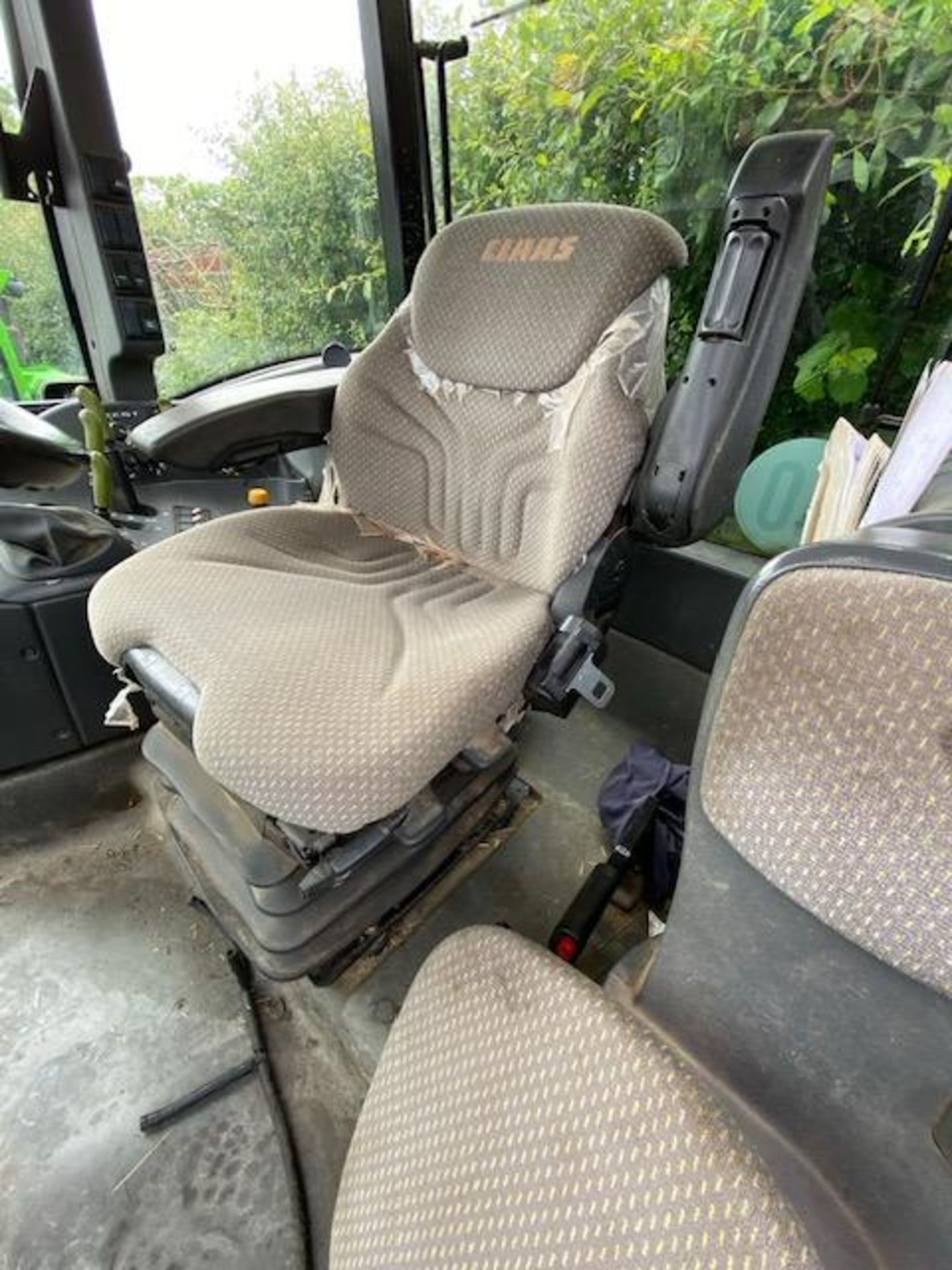 2010 CLAAS ARION 410 TRACTOR - LOW GENUINE HOURS - Image 3 of 16