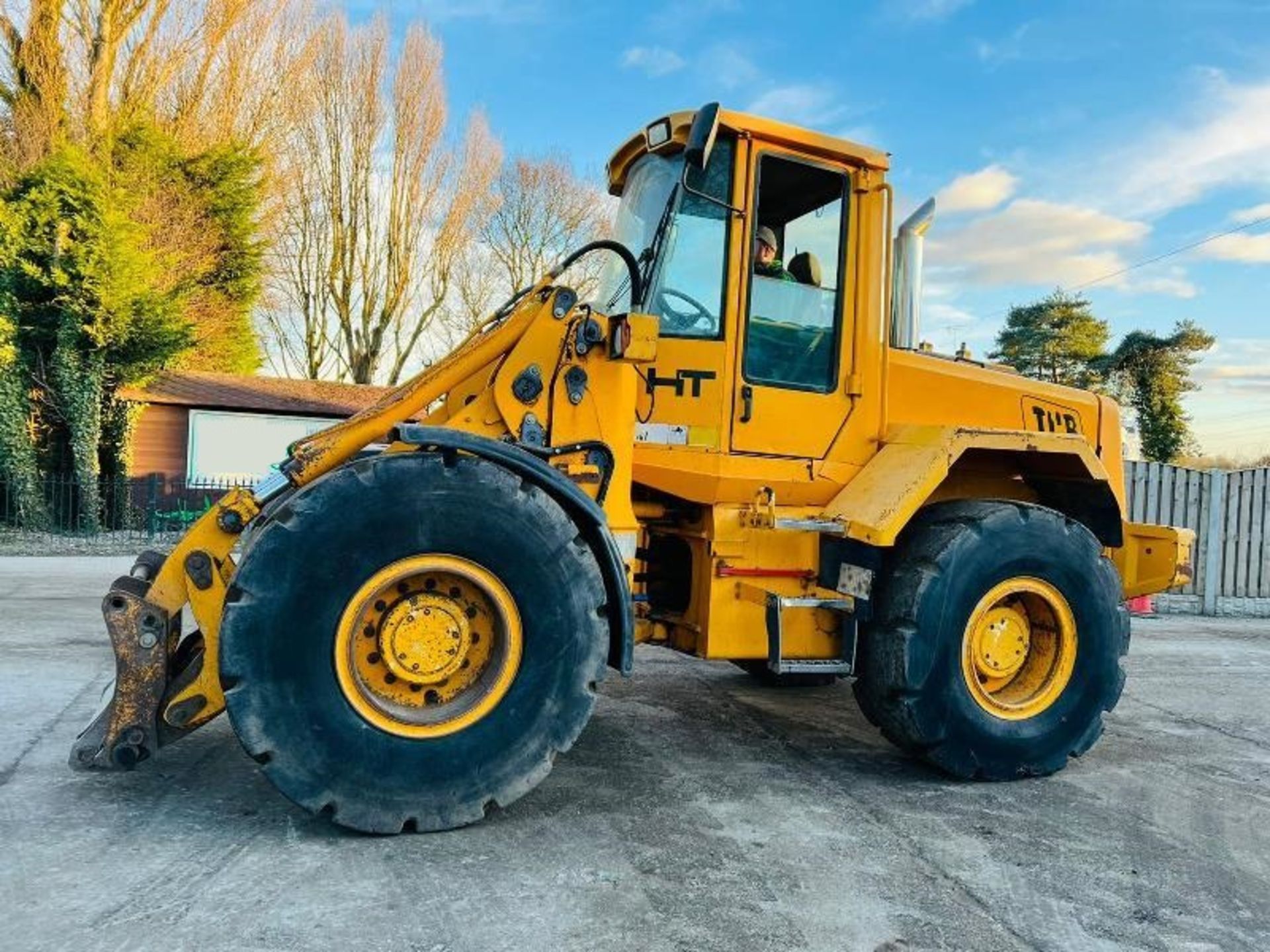 JCB 426B 4WD LOADING SHOVEL C/W JOYSTICK CONTROL - Bild 2 aus 18