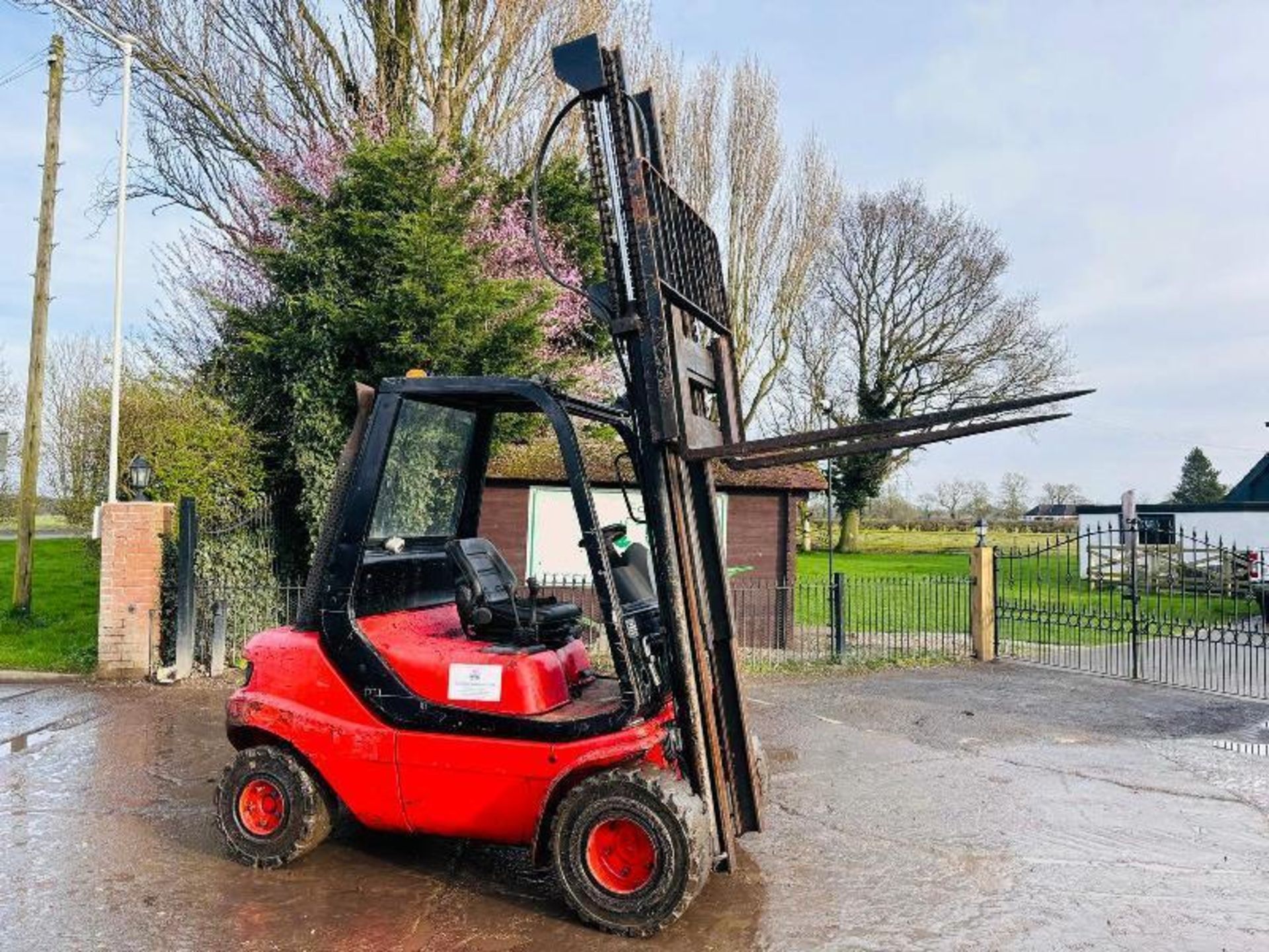 LINDE H30D DIESEL FORKLIFT C/W 2 STAGE MAST & PERKINS ENGINE - Image 3 of 16