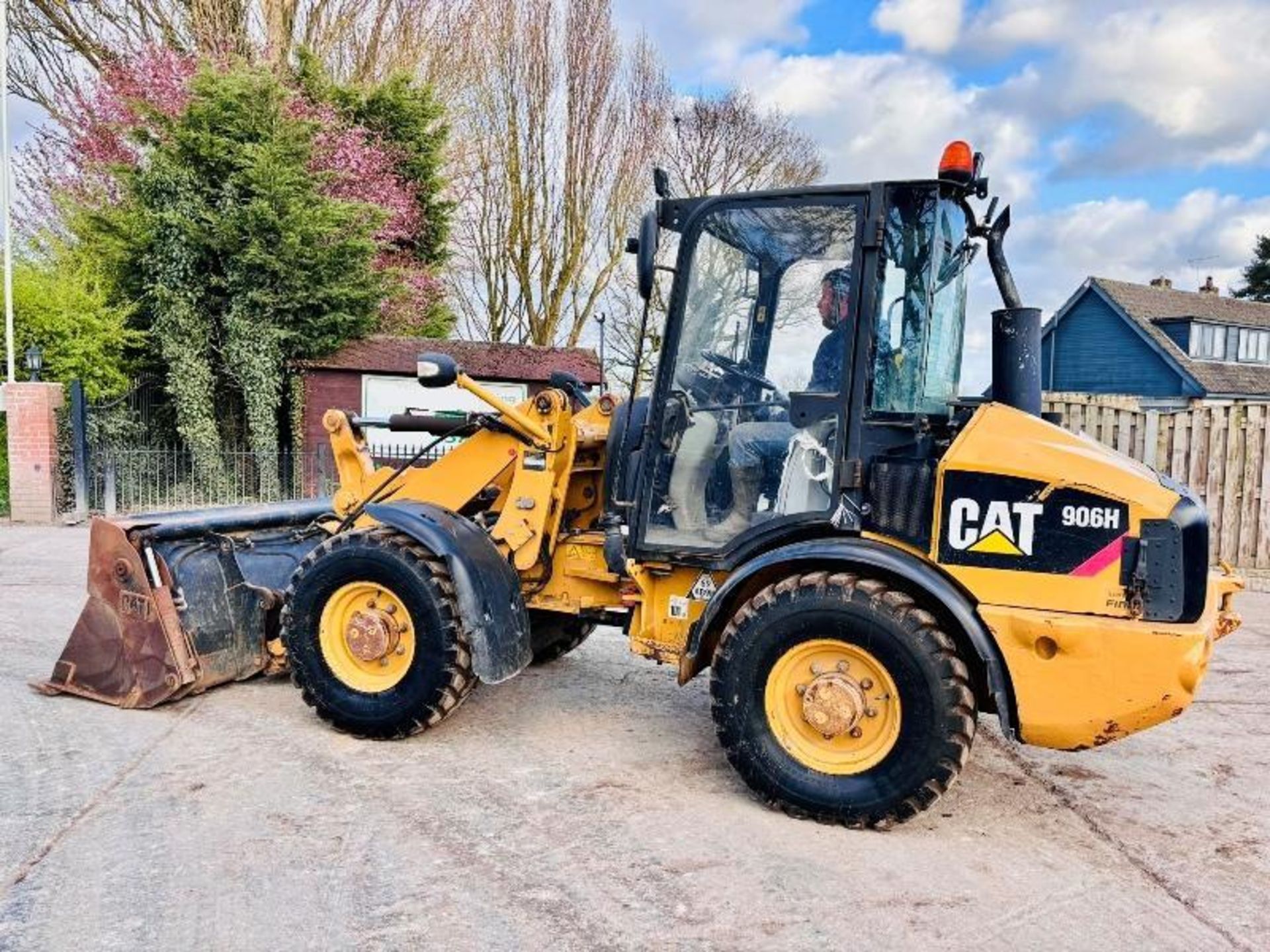 CATERPILLAR 906H LOADING SHOVEL C/W THREE IN ONE BUCKET  - Image 3 of 18