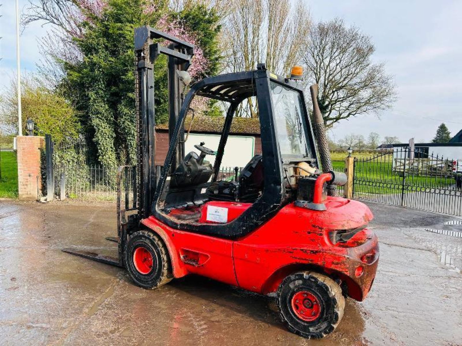 LINDE H30D DIESEL FORKLIFT C/W 2 STAGE MAST & PERKINS ENGINE - Image 14 of 16