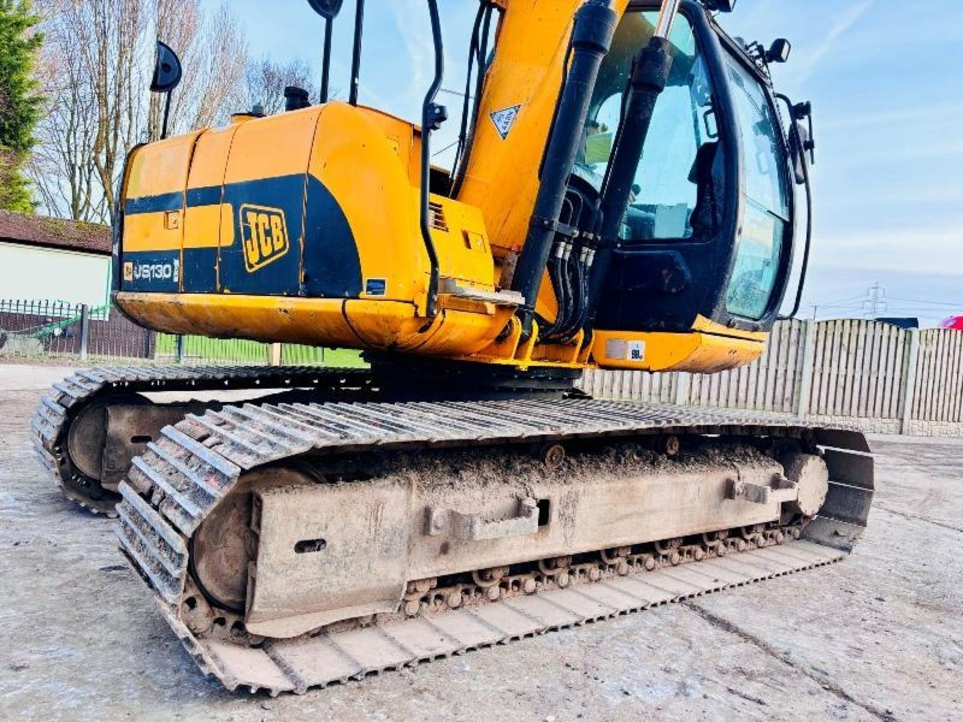 JCB JS130 TRACKED EXCAVATOR C/W QUICK HITCH & BUCKET - Image 2 of 14