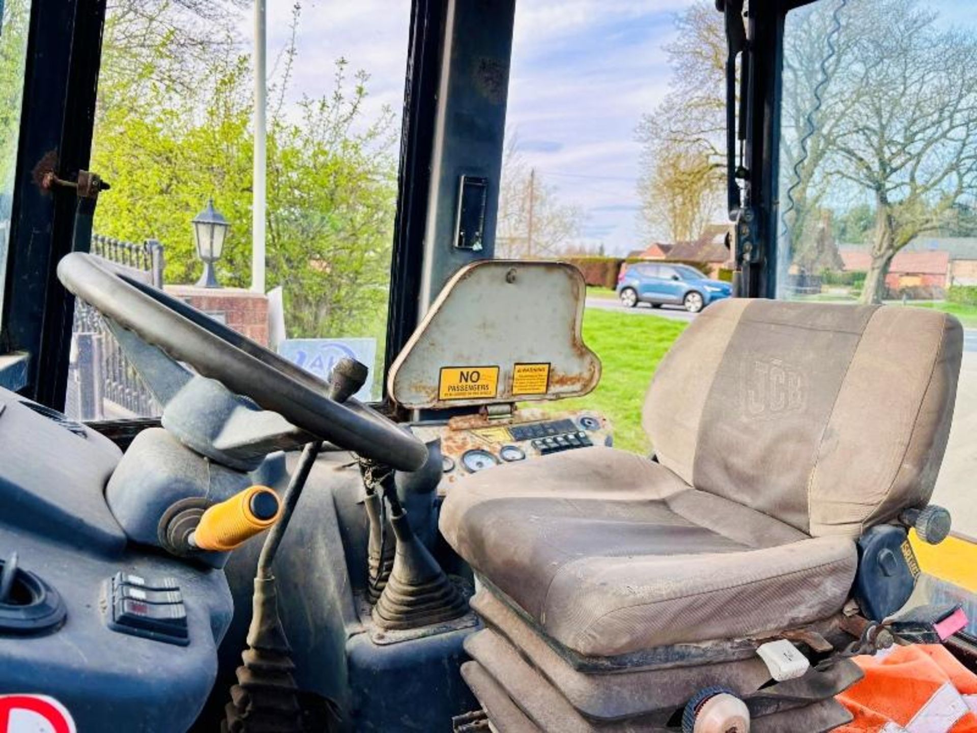 JCB 2CX 4WD LOADING SHOVEL C/W 4 WHEEL STEER & SIDE TIP BUCKET - Image 11 of 16