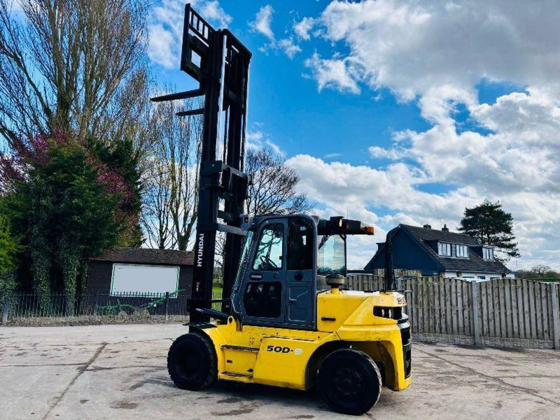HYUNDAI 50D-9 DIESEL FORKLIFT *YEAR 2016, 5 TON LIFT* C/W SIDE SHIFT - Image 14 of 17
