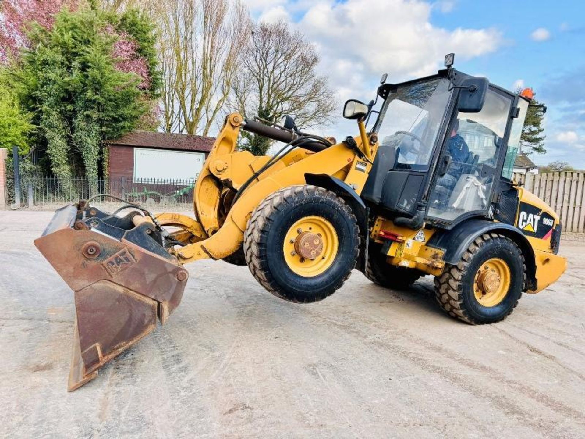 CATERPILLAR 906H LOADING SHOVEL C/W THREE IN ONE BUCKET  - Image 4 of 18