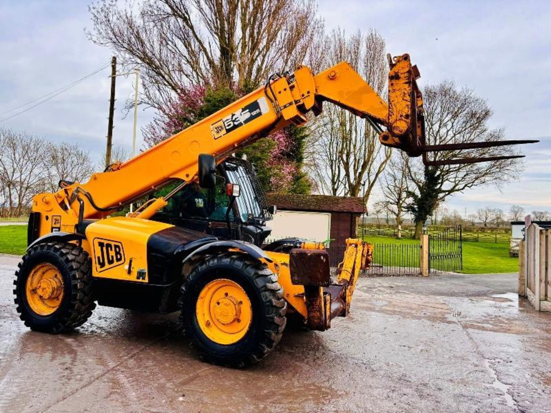 JCB 535-125 4WD TELEHANDLER *12.5 METER REACH* C/W PALLET TINES - Bild 16 aus 17