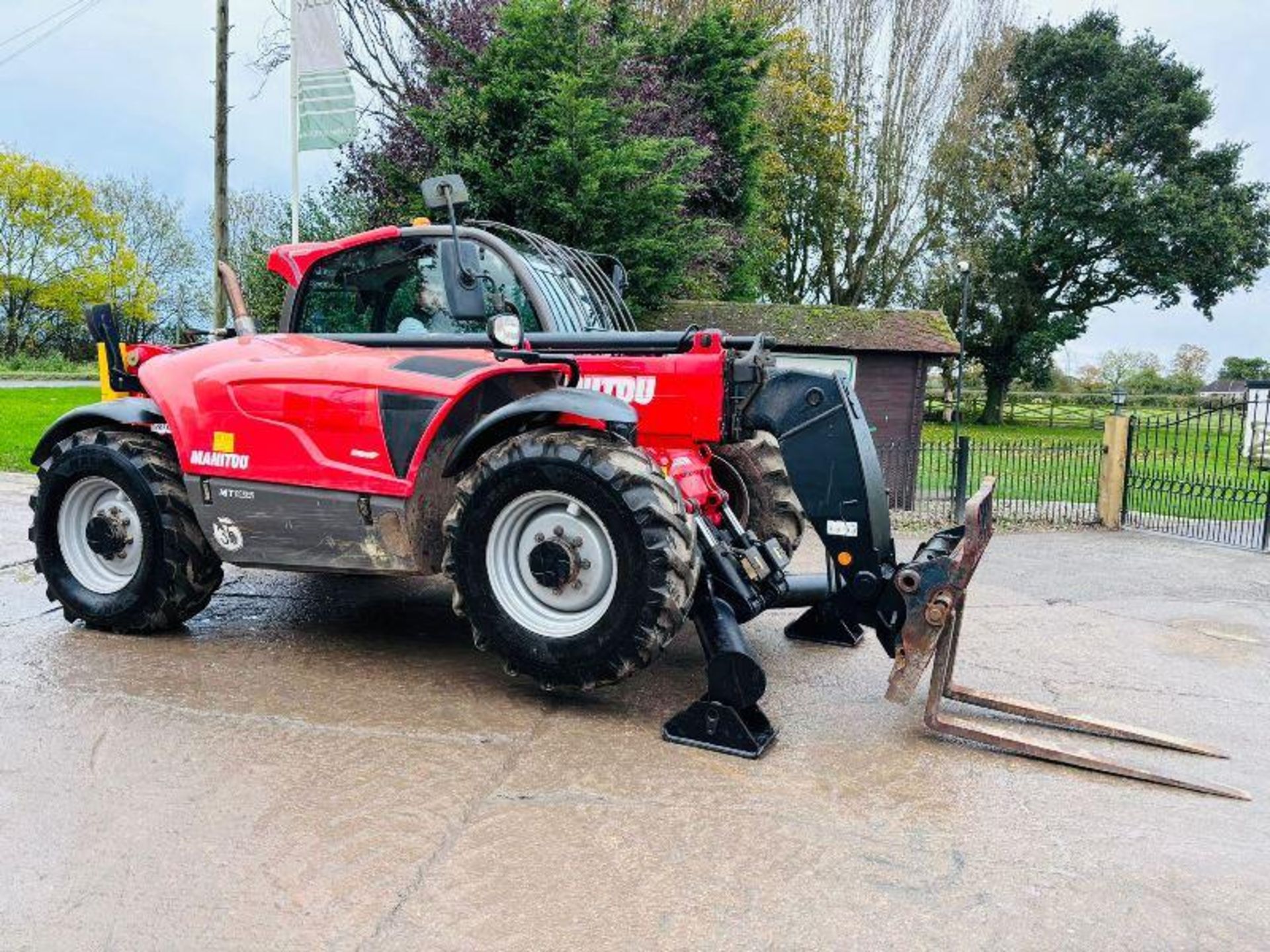 MANITOU MT1135 4WD TURBO TELEHANDLER *YEAR 2016* C/W PALLET TINES - Image 10 of 16