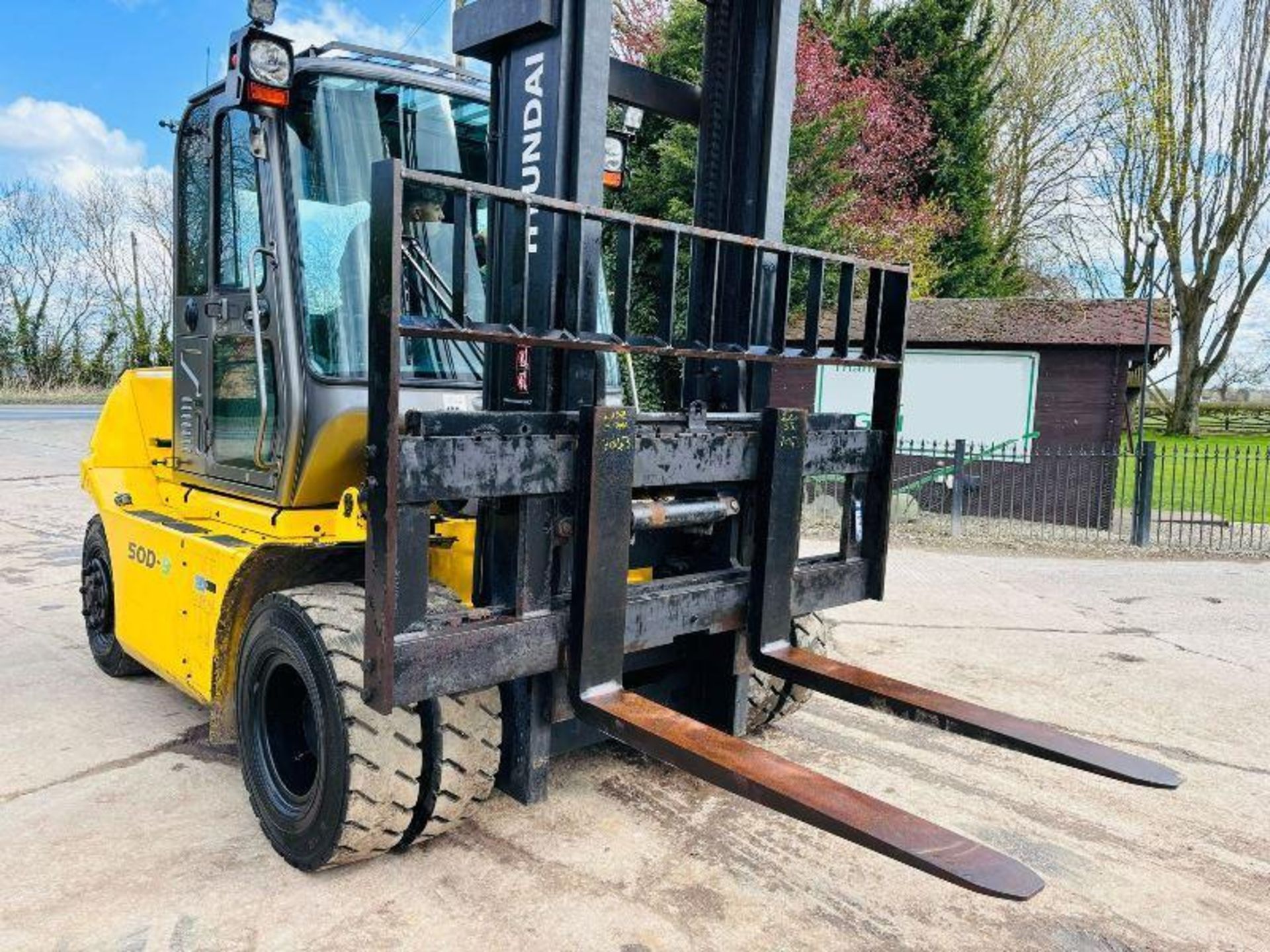 HYUNDAI 50D-9 DIESEL FORKLIFT *YEAR 2016, 5 TON LIFT* C/W SIDE SHIFT - Image 17 of 17