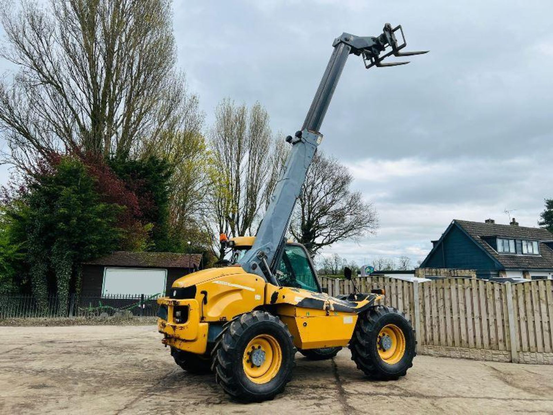 NEW HOLLAND LM430A 4WD TELEHANDLER C/W PALLET TINES  - Image 18 of 19