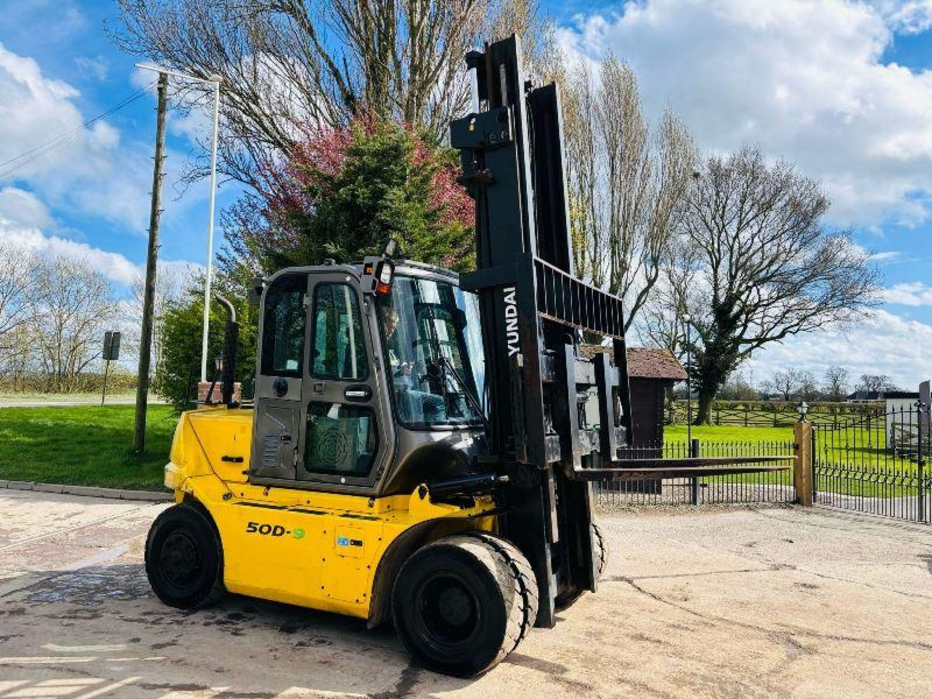 HYUNDAI 50D-9 DIESEL FORKLIFT *YEAR 2016, 5 TON LIFT* C/W SIDE SHIFT - Image 14 of 19