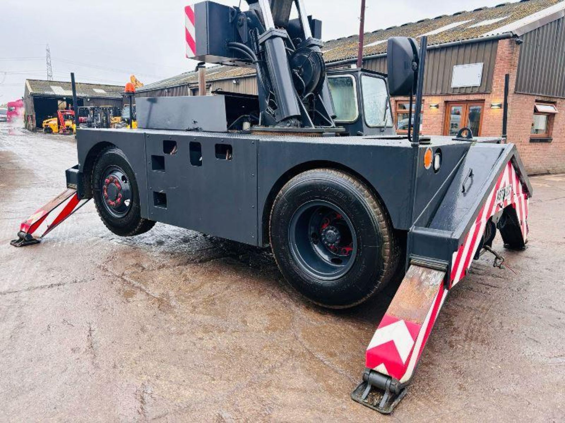 GROVES IND36 MOBILE CRANE C/W DOUBLE PUSH OUT BOOM - Image 16 of 17