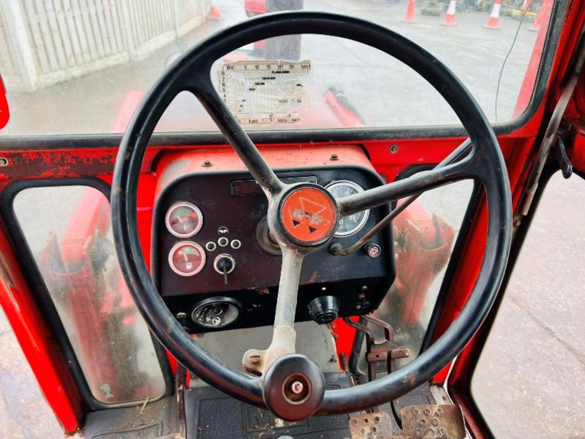 MASSEY FERGUSON MF590 TRACTOR C/W FRONT LOADER & MUCK FOLKS - Image 8 of 17