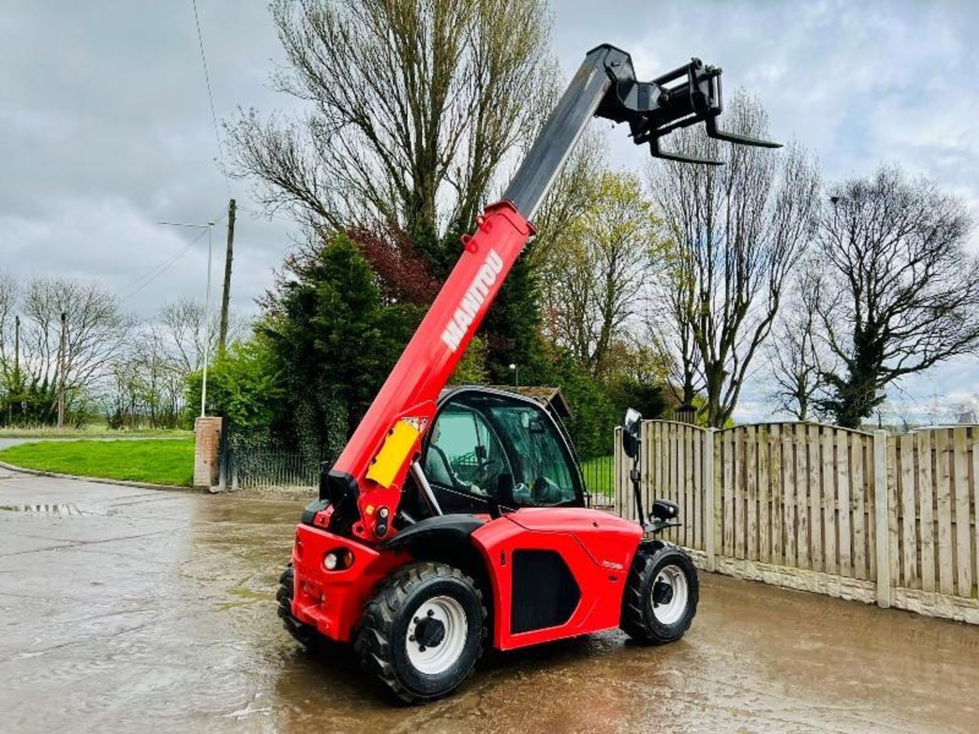 MANITOU MT420 COMFORT TURBO 4WD TELEHANDLER *YEAR 2018* C/W PALLET TINES  - Image 17 of 17