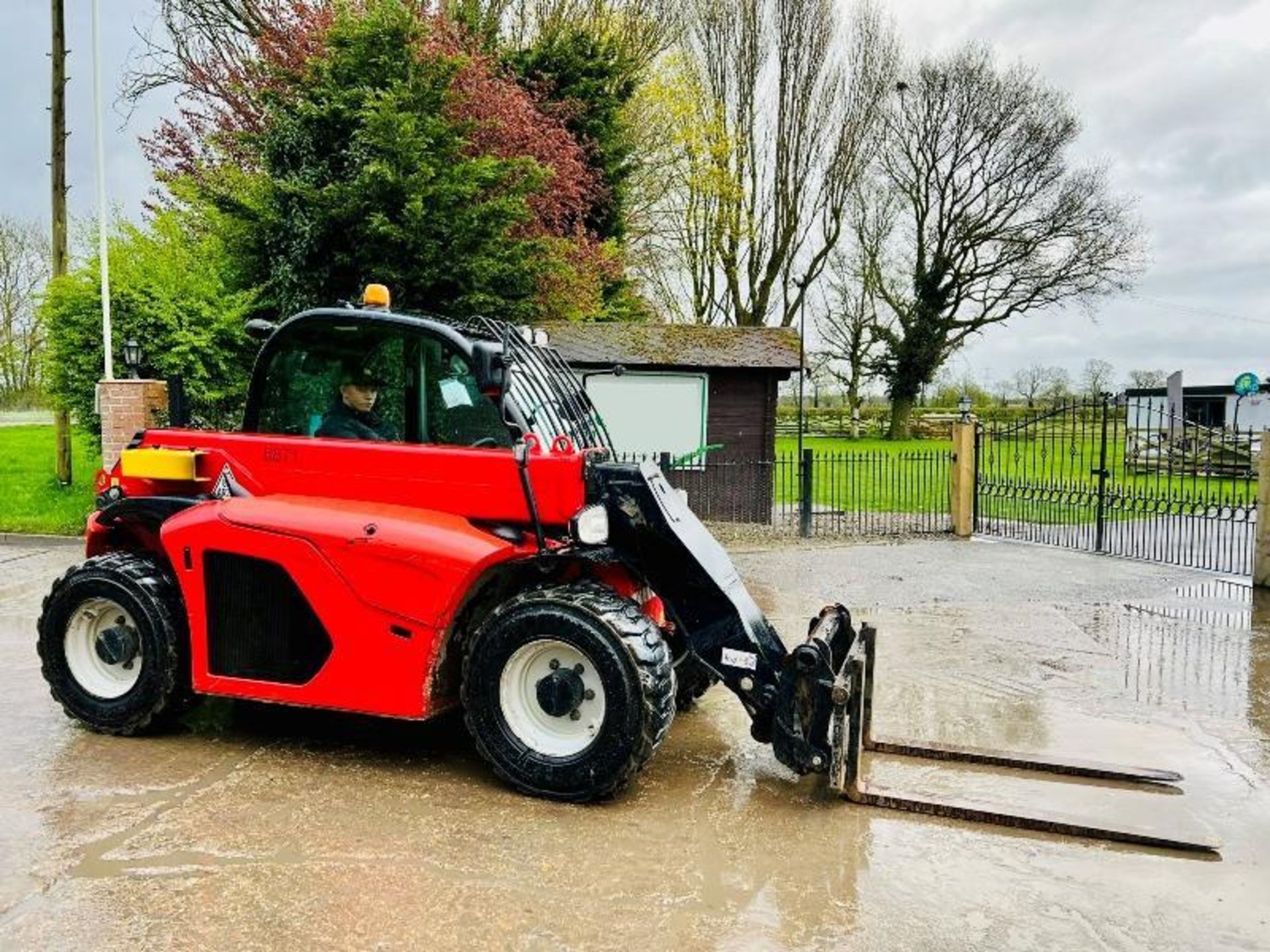MANITOU MT420 COMFORT TURBO 4WD TELEHANDLER *YEAR 2017, 1772 HOURS* C/W PALLET TINES  - Image 2 of 19