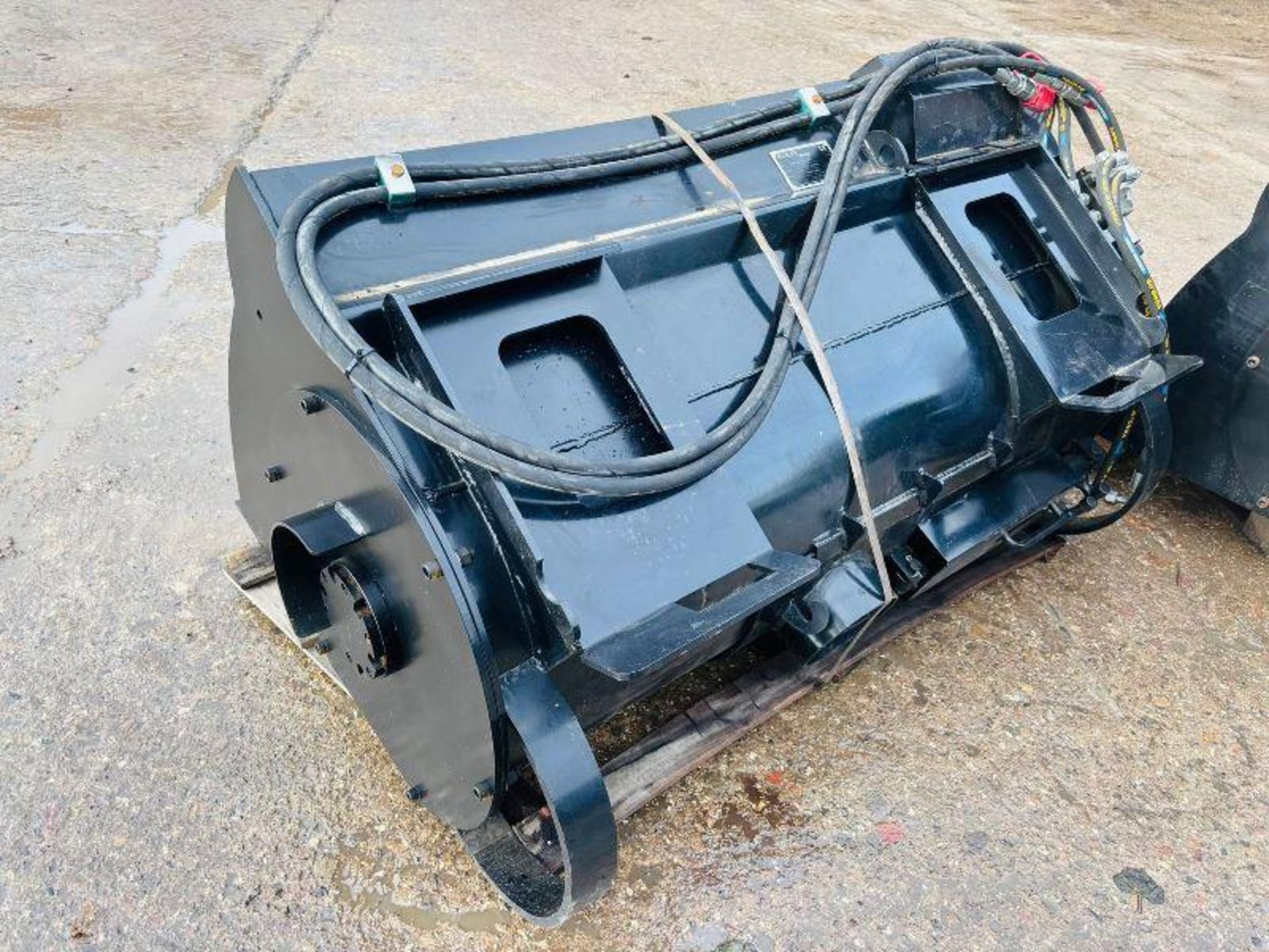 NEW UNUSED ROLFI TL250 HYDUALIC MIXING BUCKET TO SUIT SKID STEER - Image 12 of 14