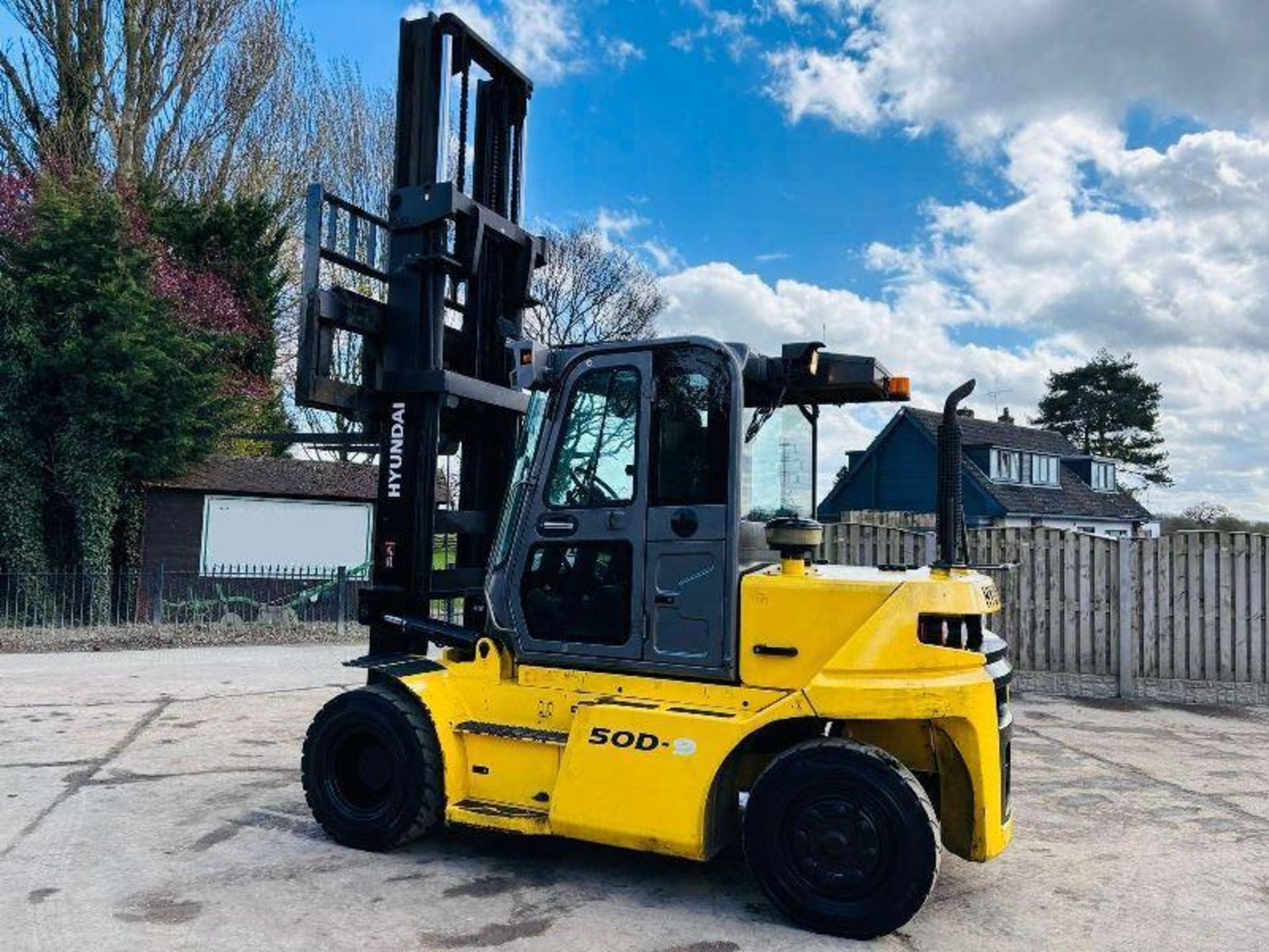 HYUNDAI 50D-9 DIESEL FORKLIFT *YEAR 2016, 5 TON LIFT* C/W SIDE SHIFT - Image 16 of 17