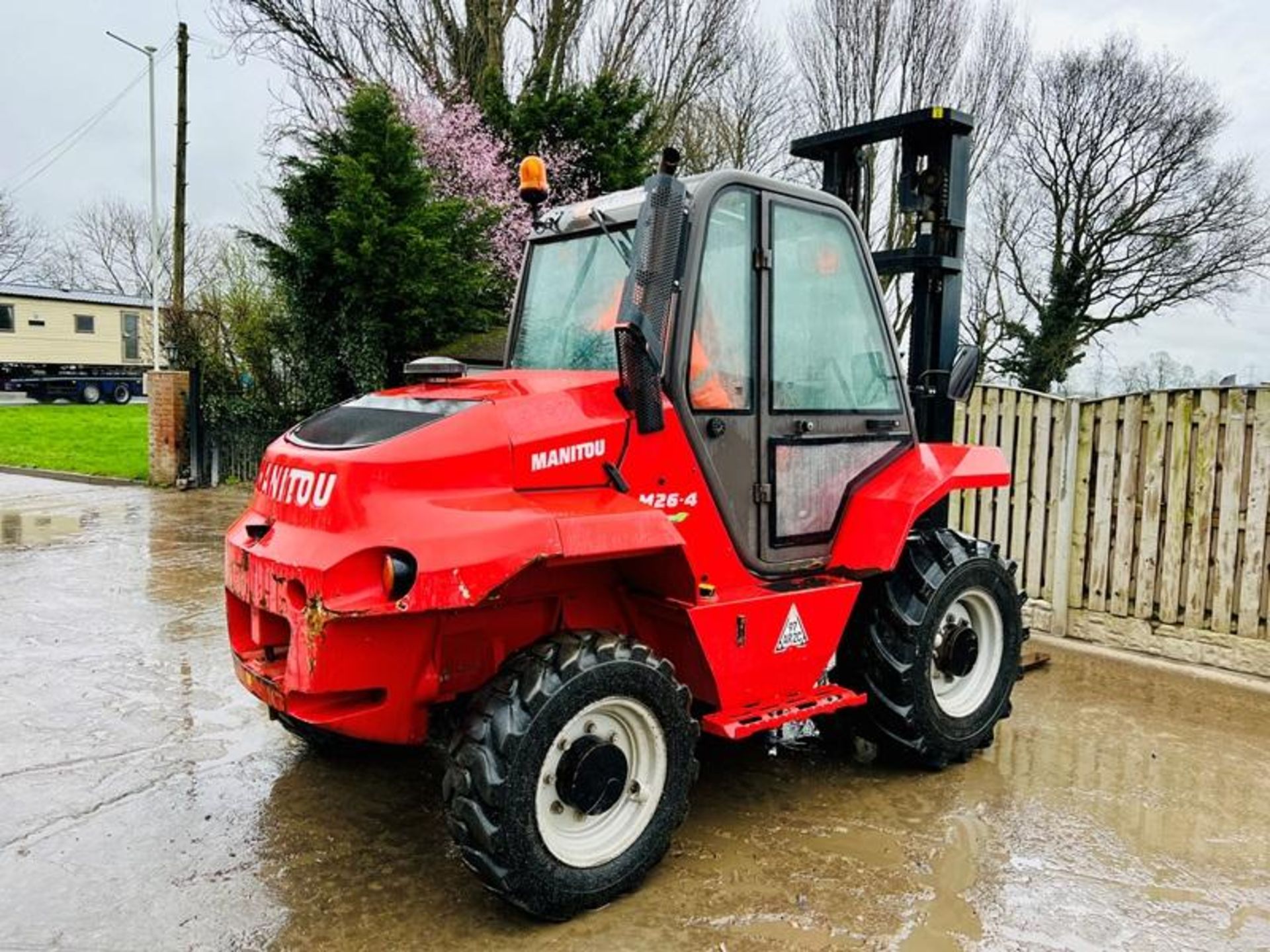 MANITOU M26-4 ROUGH TERRIAN 4WD FORKLIFT *YEAR 2017* C/W PALLET TINES - Image 11 of 16
