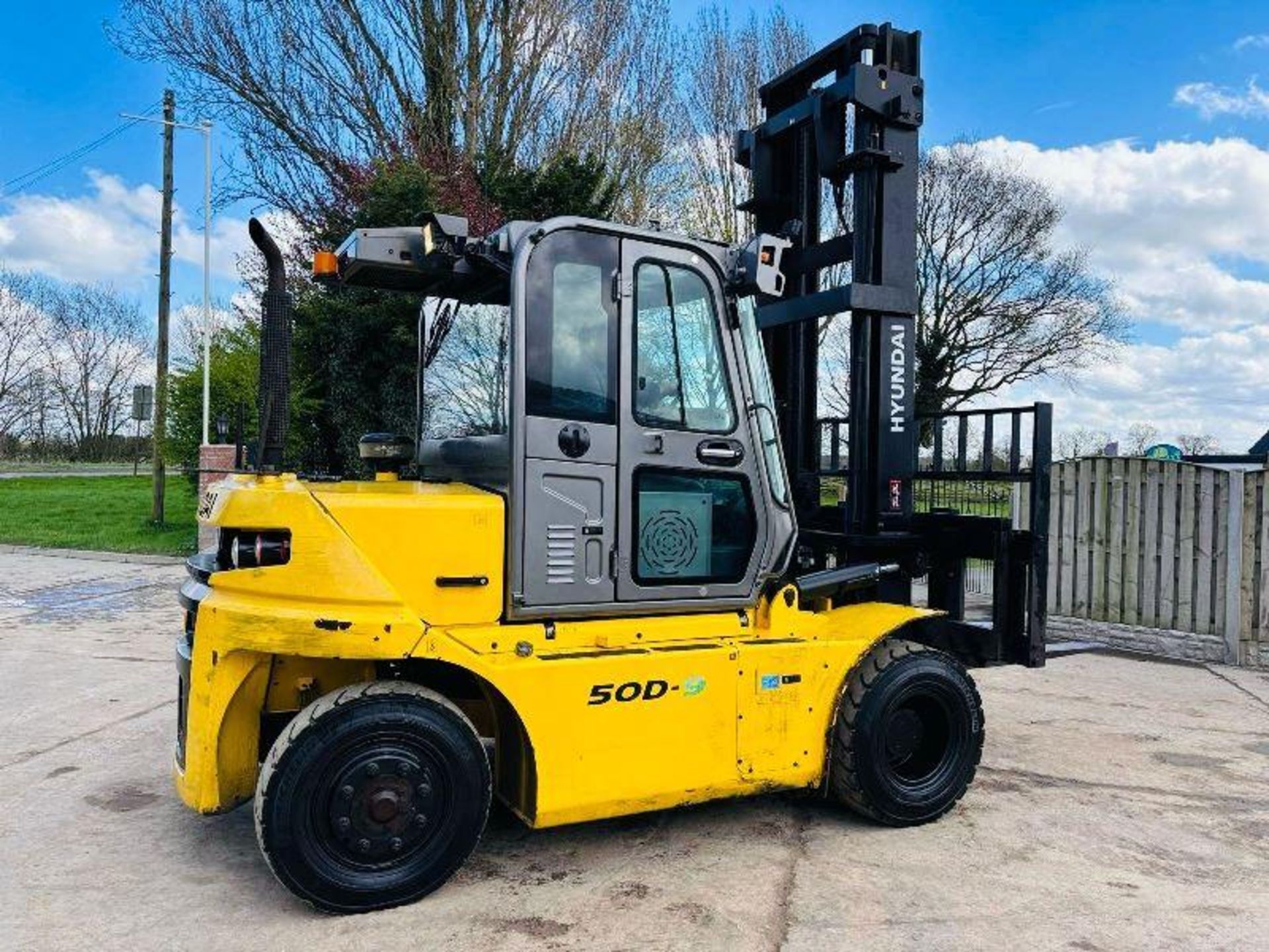 HYUNDAI 50D-9 DIESEL FORKLIFT *YEAR 2016, 5 TON LIFT* C/W SIDE SHIFT - Image 13 of 17