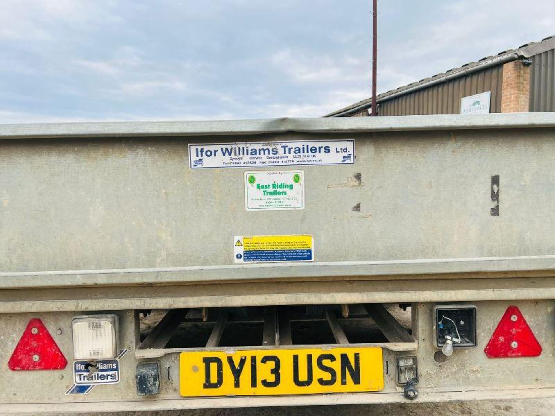 IFOR WILLIAMS TWIN AXLE DROP SIDE TRAILER *YEAR 2020* C/W LOADING RAMPS - Image 2 of 10