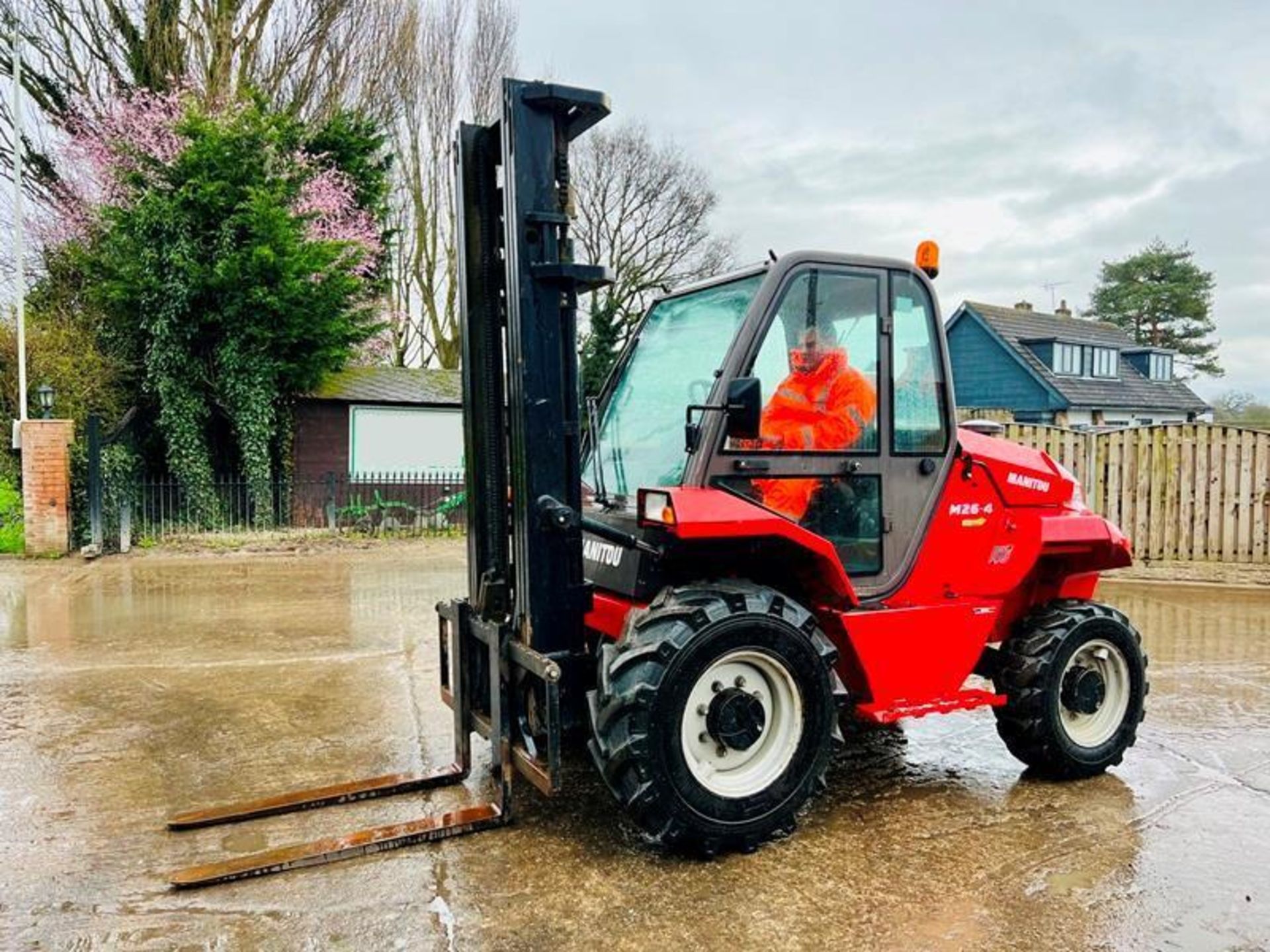MANITOU M26-4 ROUGH TERRIAN 4WD FORKLIFT *YEAR 2017* C/W PALLET TINES - Image 13 of 16