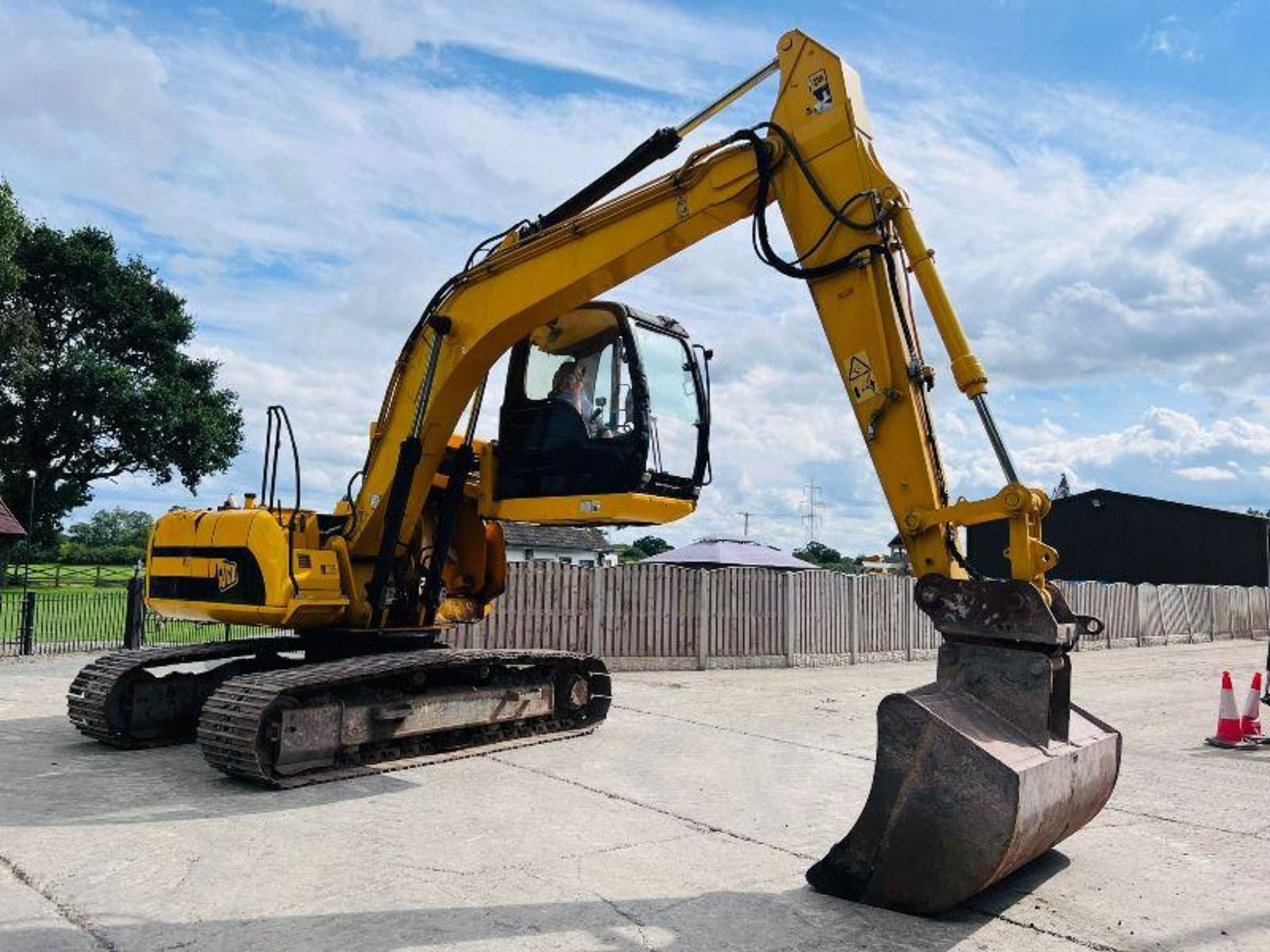 JCB JS160 HIGH RISE CABIN TRACKED EXCAVATOR *YEAR 2010* C/W QUICK HITCH - Image 3 of 15