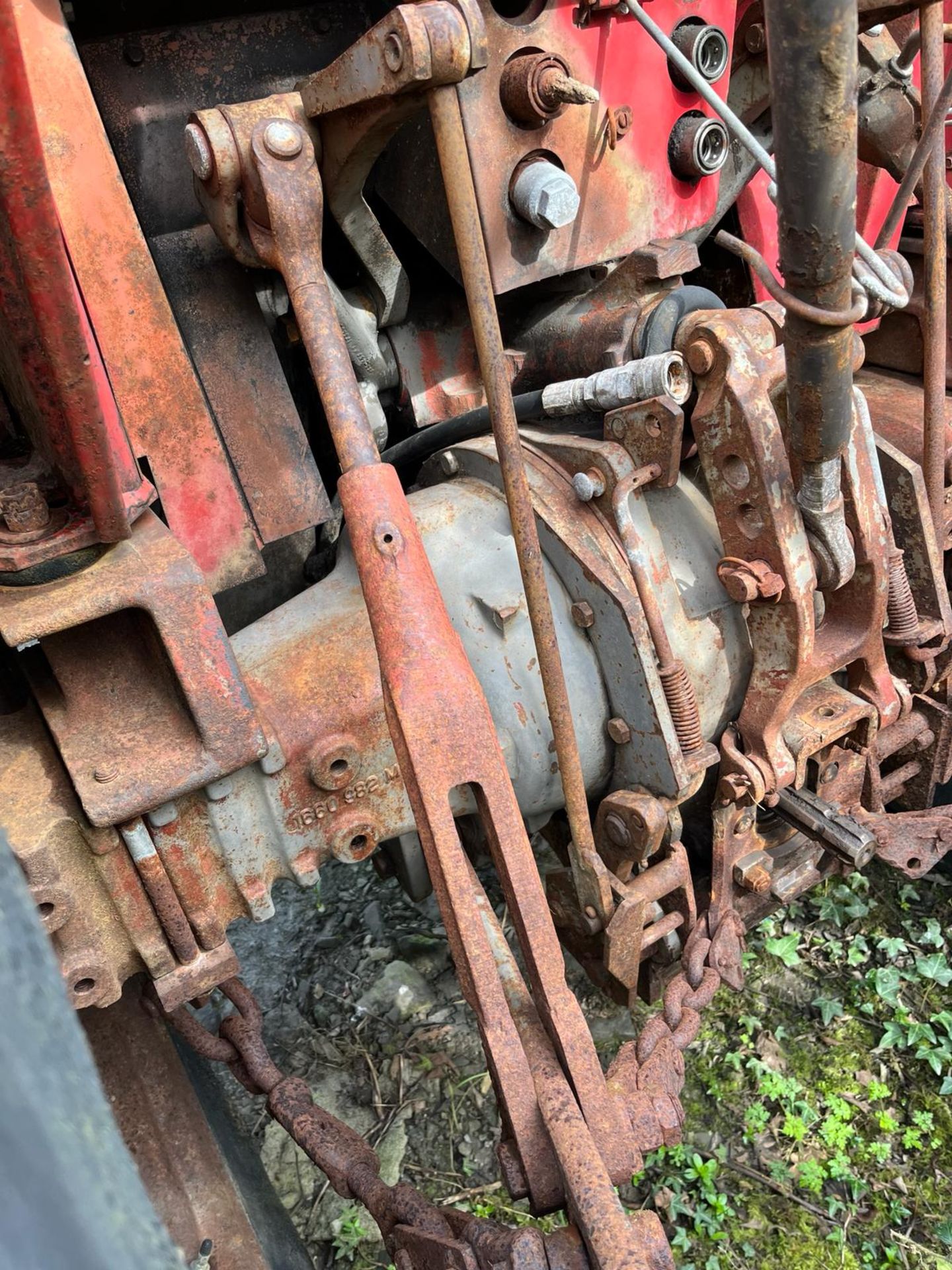 MASSEY FERGUSON 575 TRACTOR - Image 3 of 10