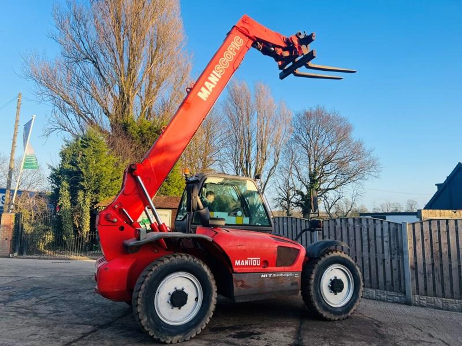 MANITOU MLT845-120 4WD TELEHANDLER C/W PALLET TINES - Image 4 of 16